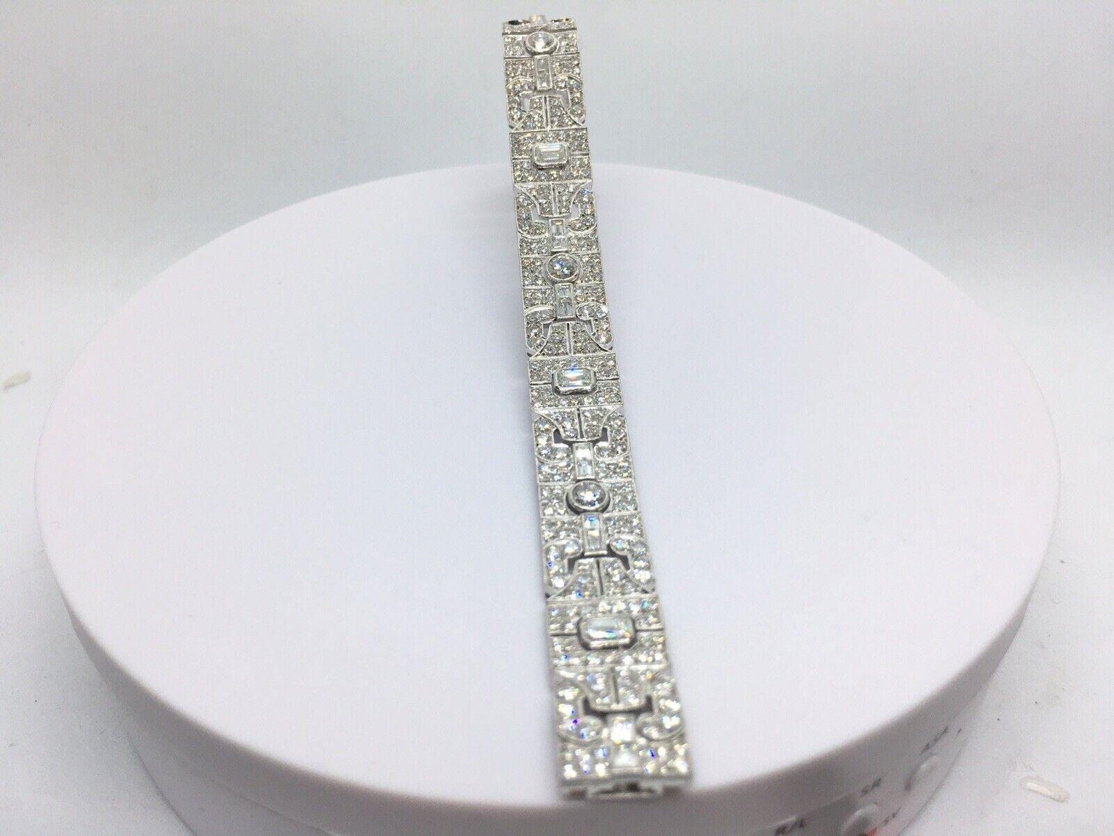 14K white gold 12.5 Carat Diamond Bracelet 6.25 inch New Art Deco Style 


6.25 inch long 14K White Gold
Weighting 26.3 gram, safety 
4 larger Round, 4 Emerald cut,  16 Baguette cut, 360 pcs of  smaller round, 
4 Round Cut @ 0.20 Carat each total of