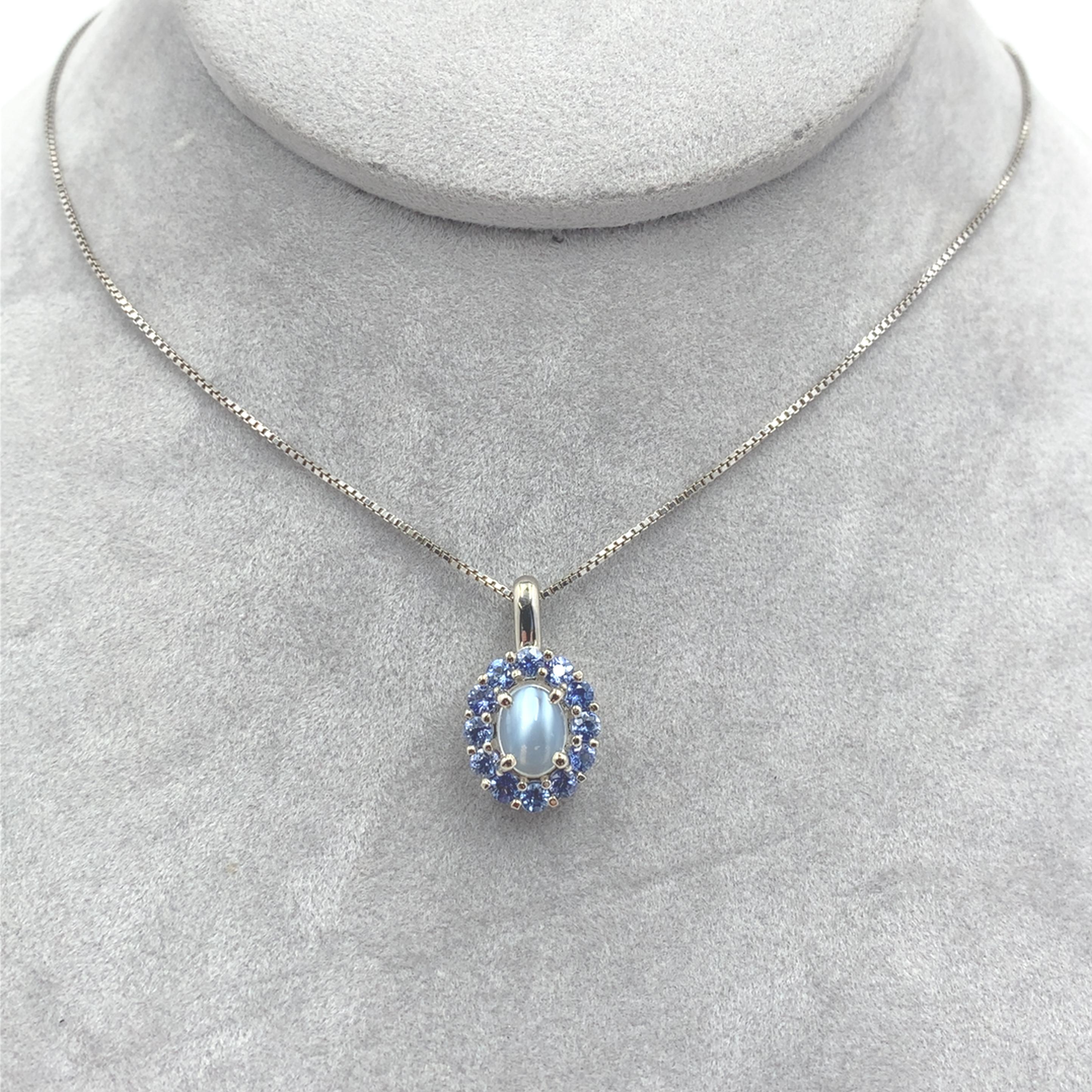 14K White Gold  1.25 carat Moonstone and Blue Sapphire Pendant For Sale 1