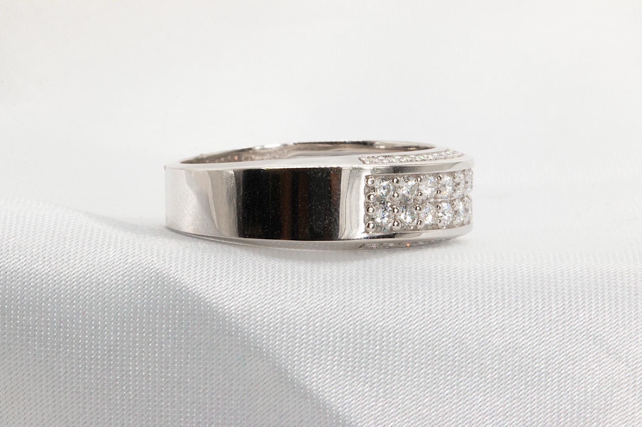 Taglio rotondo 14K White Gold 1.25 CT Diamond Wedding Band in vendita