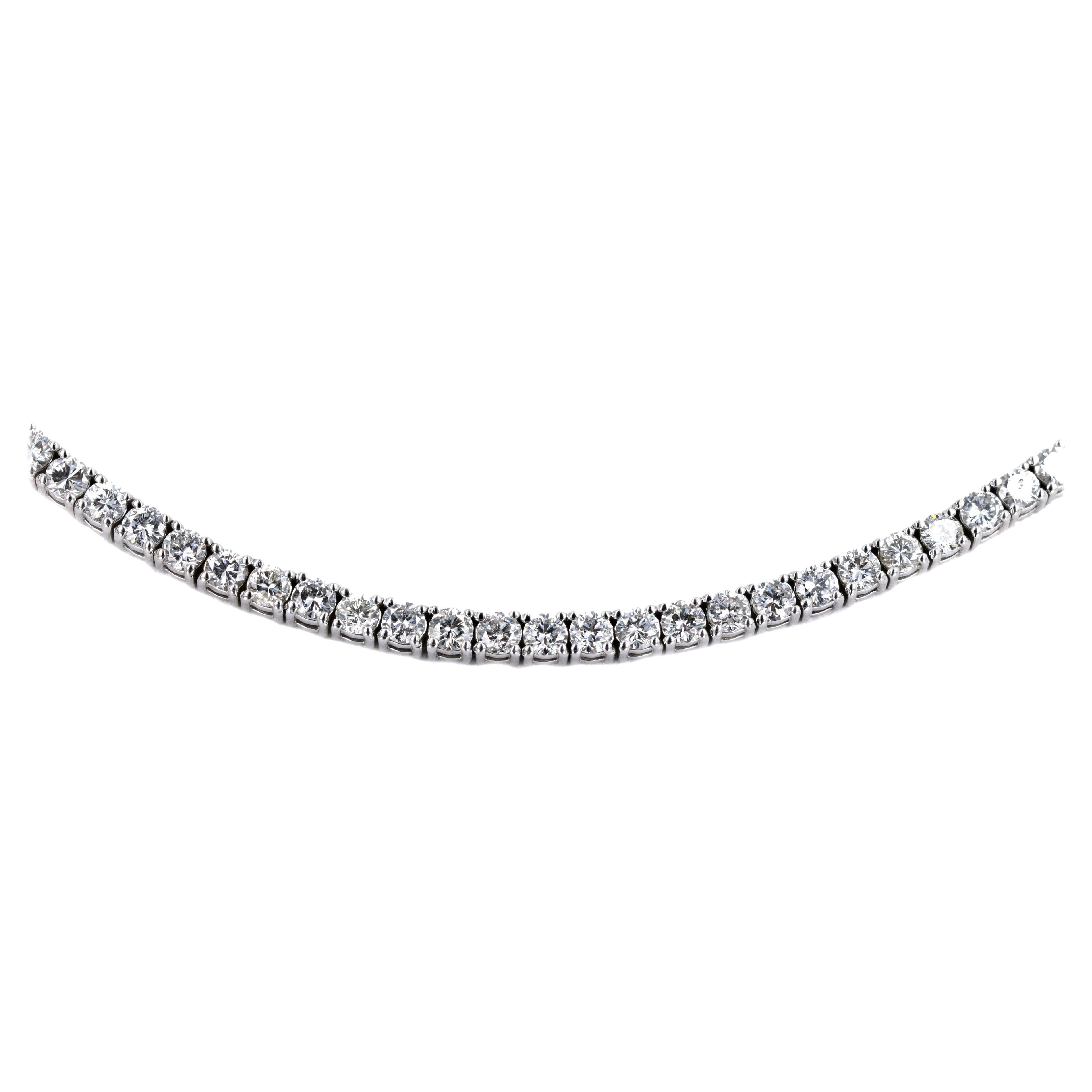 14k White Gold 12.57 Carat Total Weight Round Brilliant Diamond Tennis Necklace For Sale
