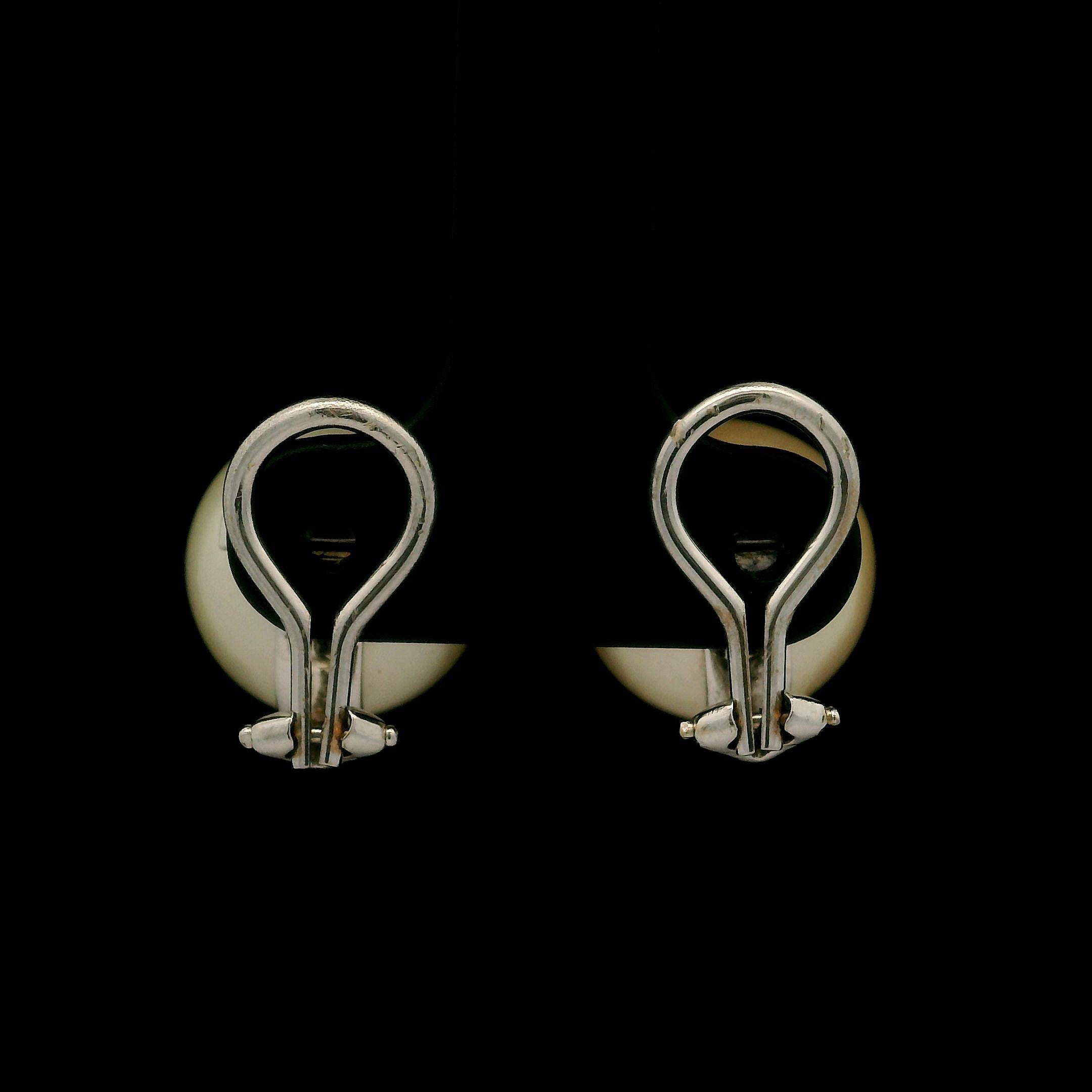 Pendientes de oro blanco de 14 quilates con clip de 12,9 mm de bonitas perlas grandes del Mar del Sur en venta 1