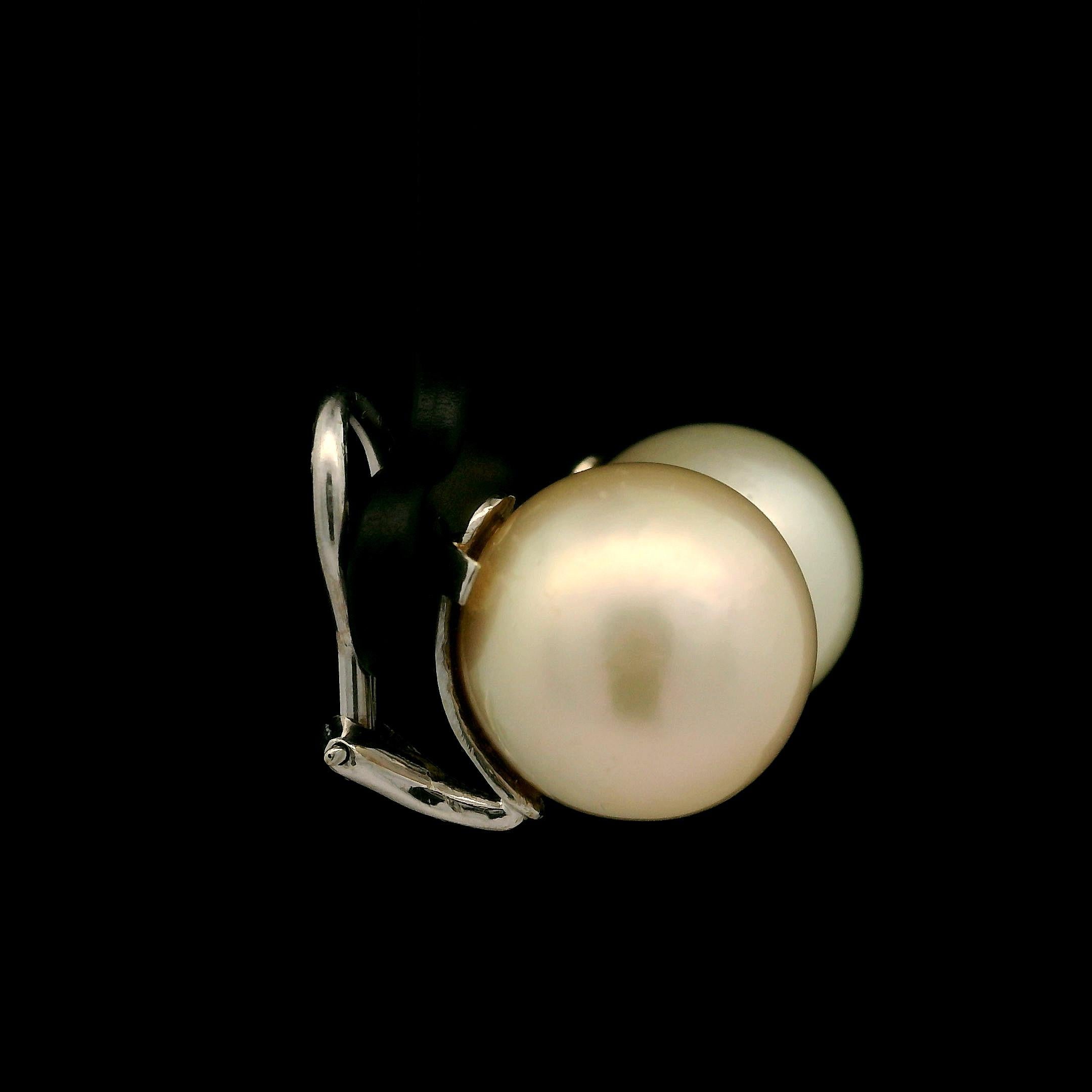 Pendientes de oro blanco de 14 quilates con clip de 12,9 mm de bonitas perlas grandes del Mar del Sur en venta 2