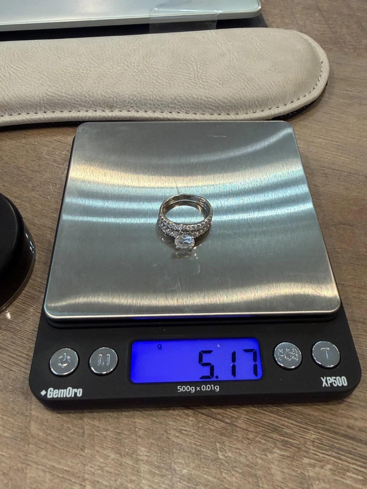 Anello di fidanzamento in oro bianco 14K 1,30ct I2, H Round Brilliante con diamante Pave Sz 6,75 in vendita 7