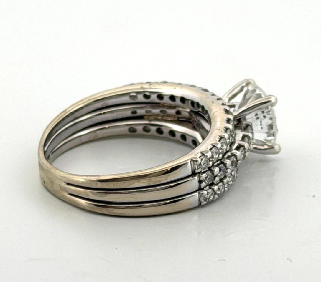 Taglio rotondo Anello di fidanzamento in oro bianco 14K 1,30ct I2, H Round Brilliante con diamante Pave Sz 6,75 in vendita