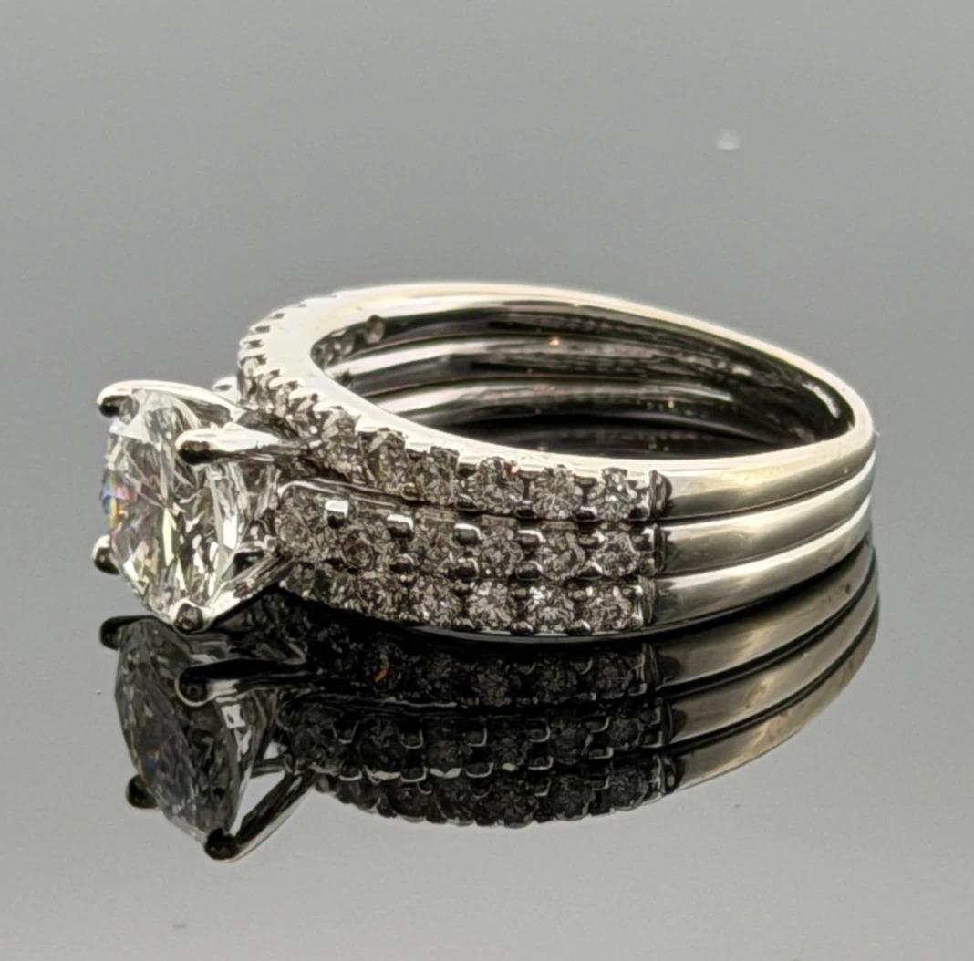 Donna Anello di fidanzamento in oro bianco 14K 1,30ct I2, H Round Brilliante con diamante Pave Sz 6,75 in vendita