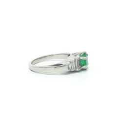 14k White Gold 1.33ct Oval Bright Green Emerald Baguette Diamond Step Sides Ring