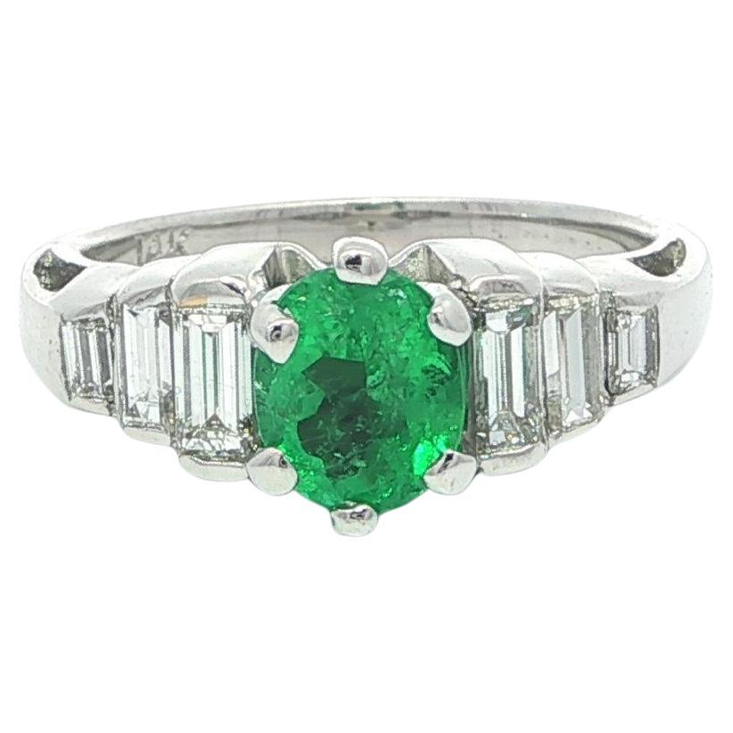 14k White Gold 1.33ct Oval Bright Green Emerald Baguette Diamond Step Sides Ring For Sale