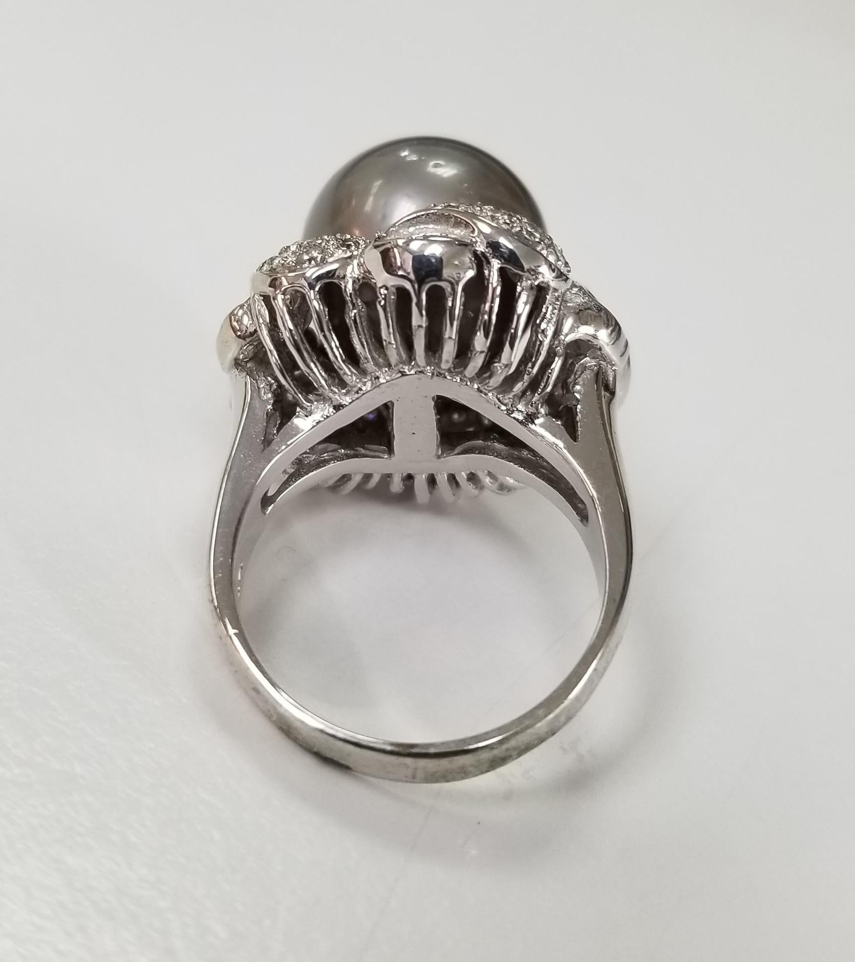 Round Cut 14 Karat White Gold Grey 