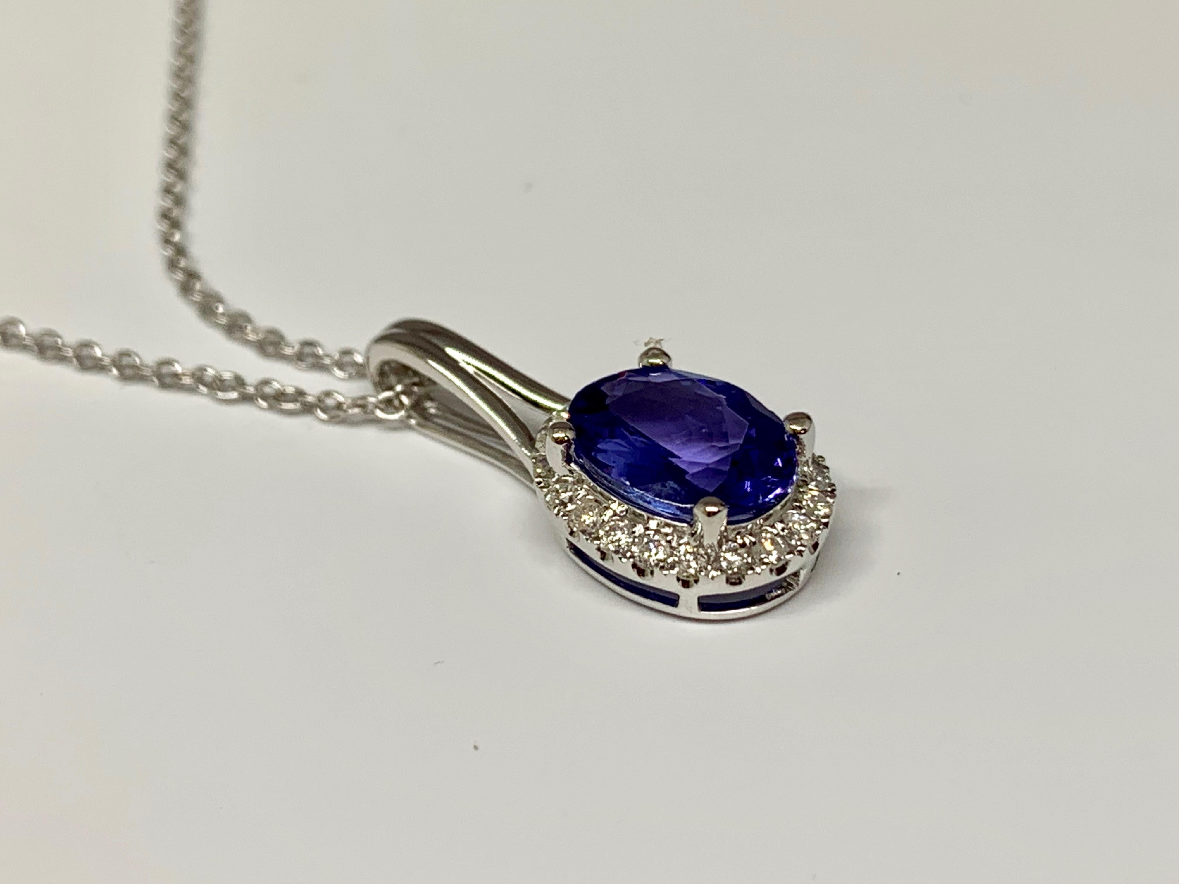 Contemporary 14 Karat White Gold 1.38 Carat Total Weight Tanzanite and Diamond Necklace For Sale