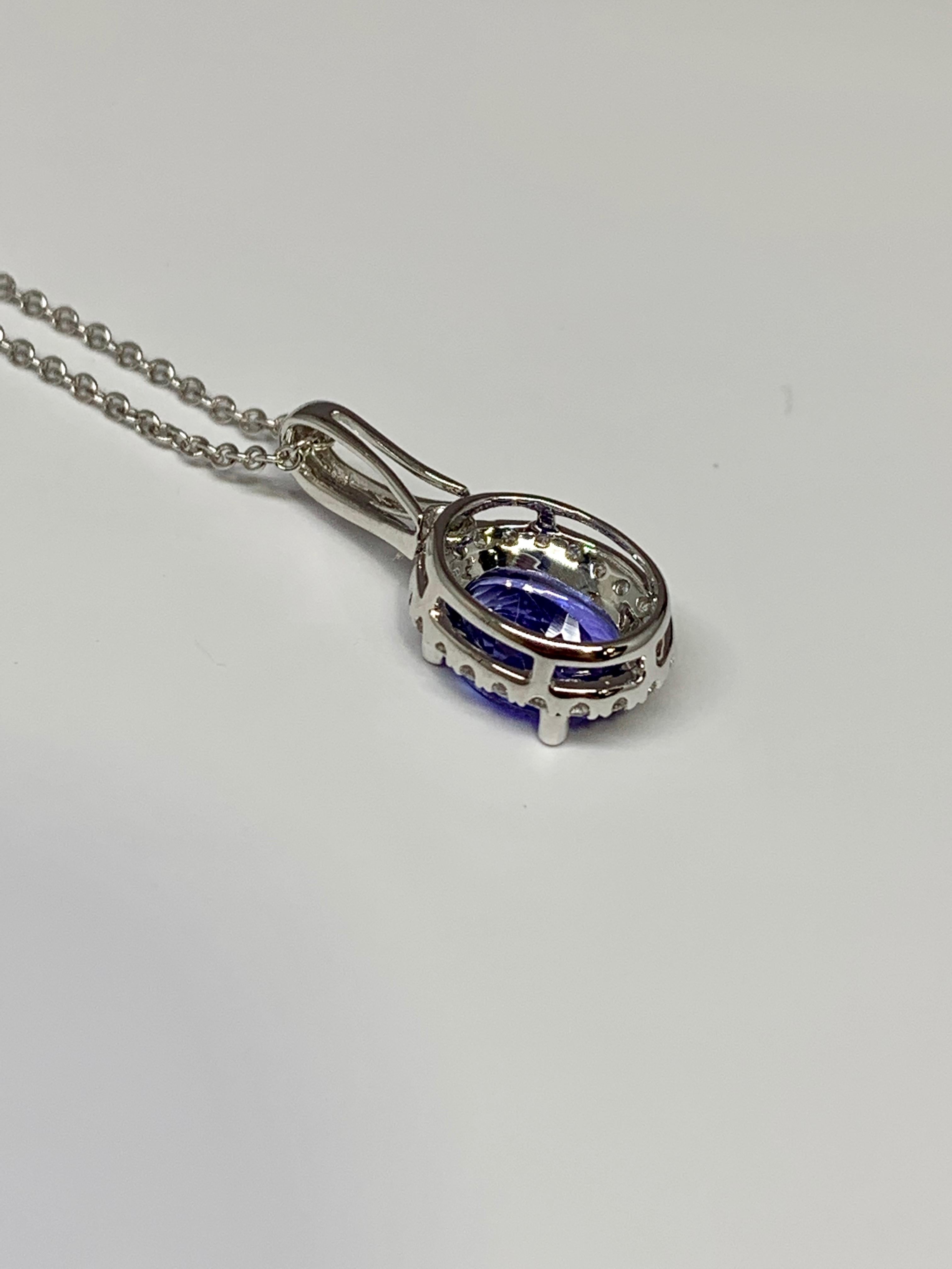 14 Karat White Gold 1.38 Carat Total Weight Tanzanite and Diamond Necklace In New Condition For Sale In Gainesville , FL