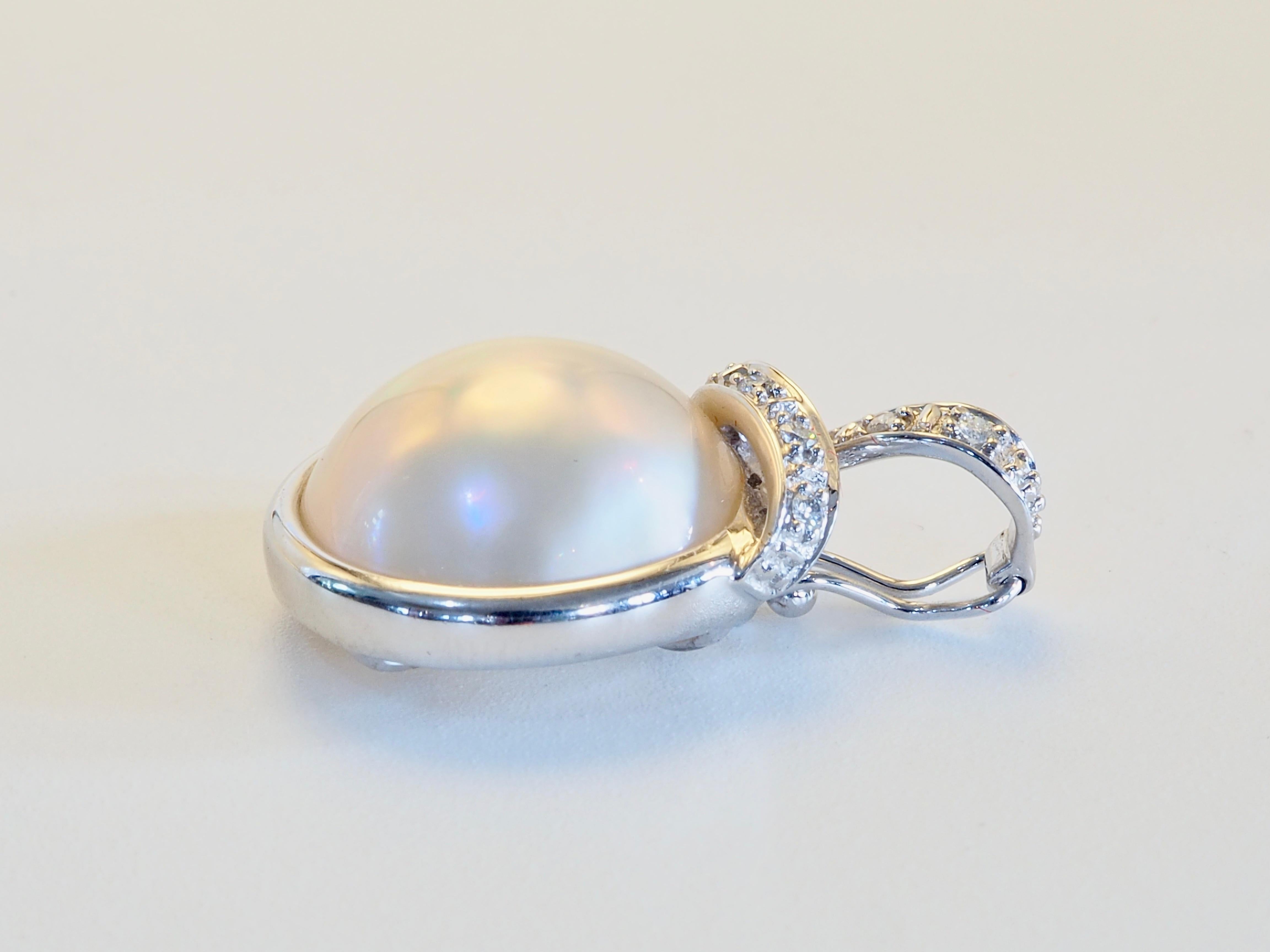 Perlina Perla Mabe in oro bianco 14K da 14,5 mm e ciondolo con diamante da 0,06 carati in vendita