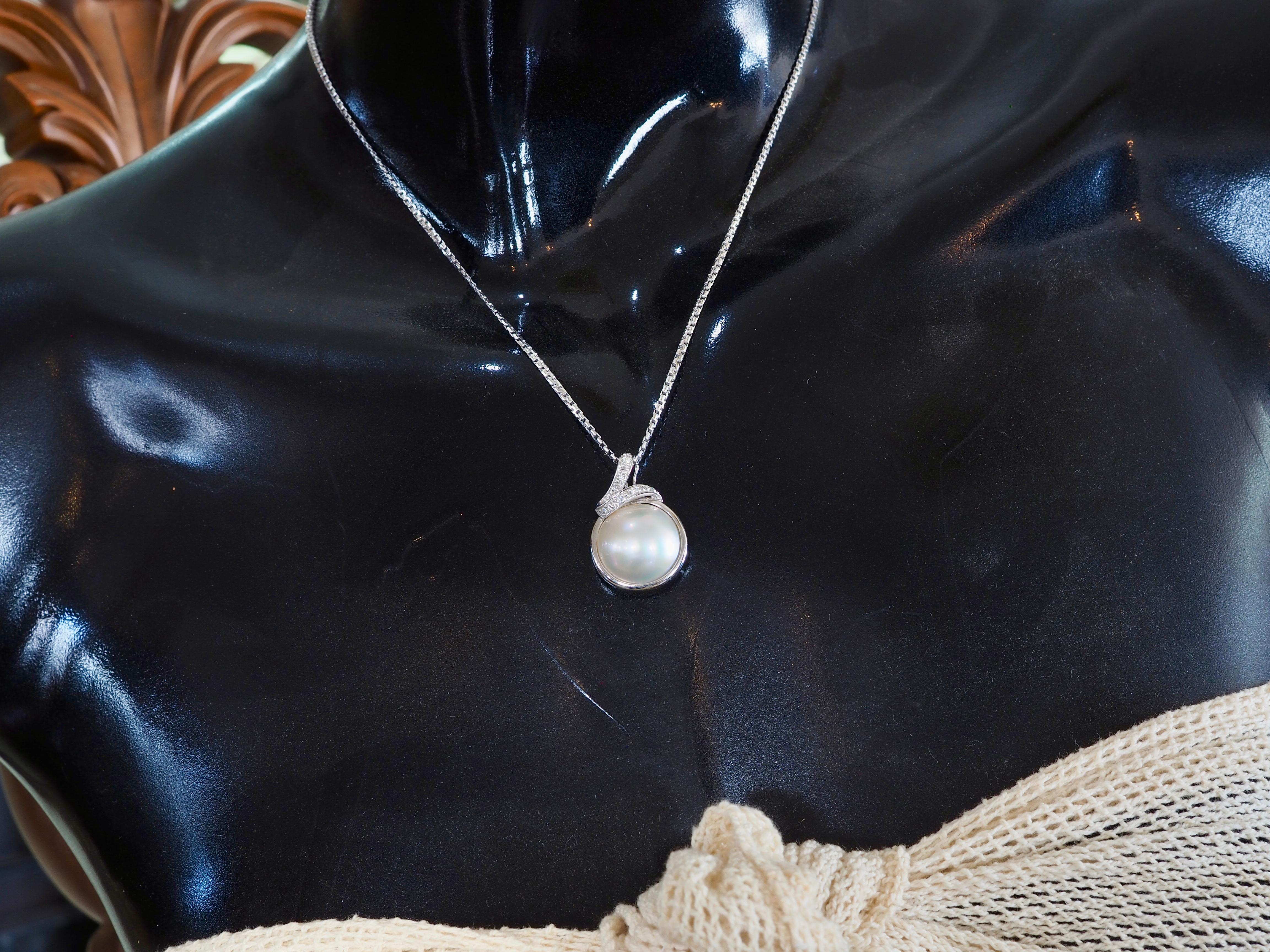 Perla Mabe in oro bianco 14K da 14,5 mm e ciondolo con diamante da 0,06 carati in vendita 4