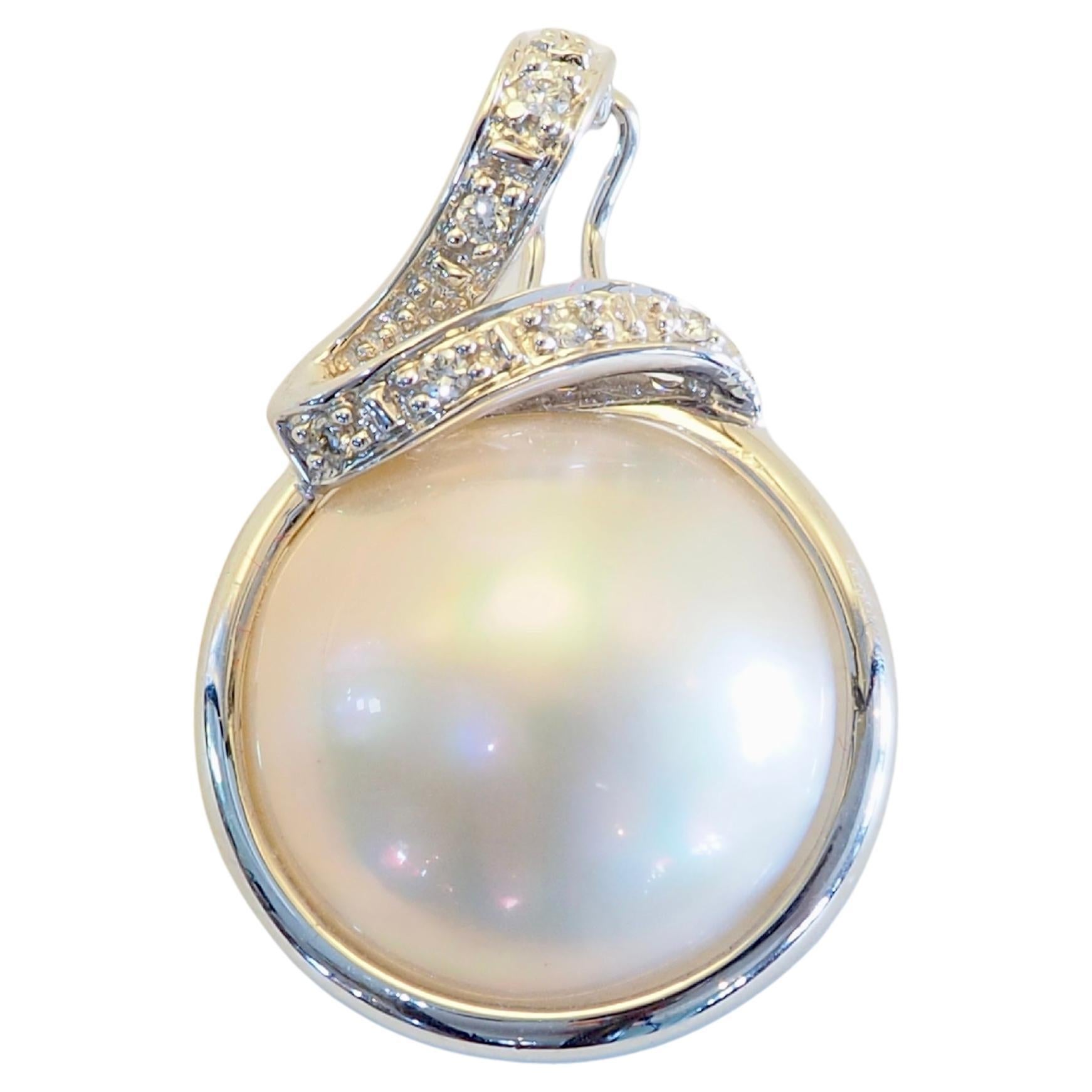 Perla Mabe in oro bianco 14K da 14,5 mm e ciondolo con diamante da 0,06 carati in vendita