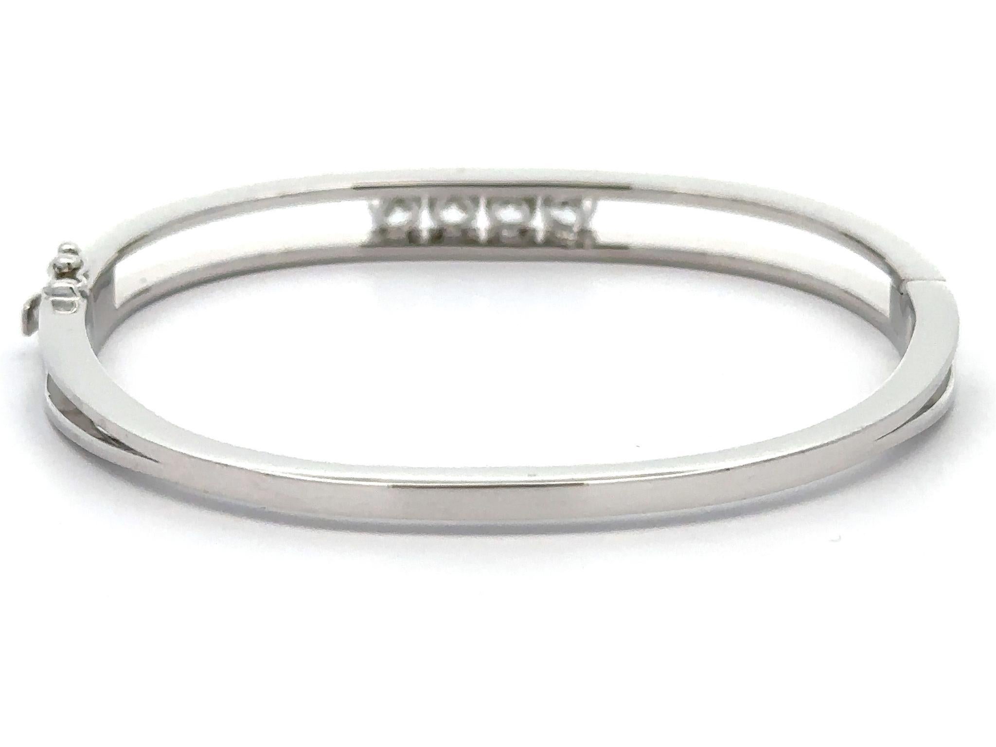 14k White Gold 1.4ct Large Diamond Open Hinged Classic Stackable Bangle Bracelet Pour femmes en vente