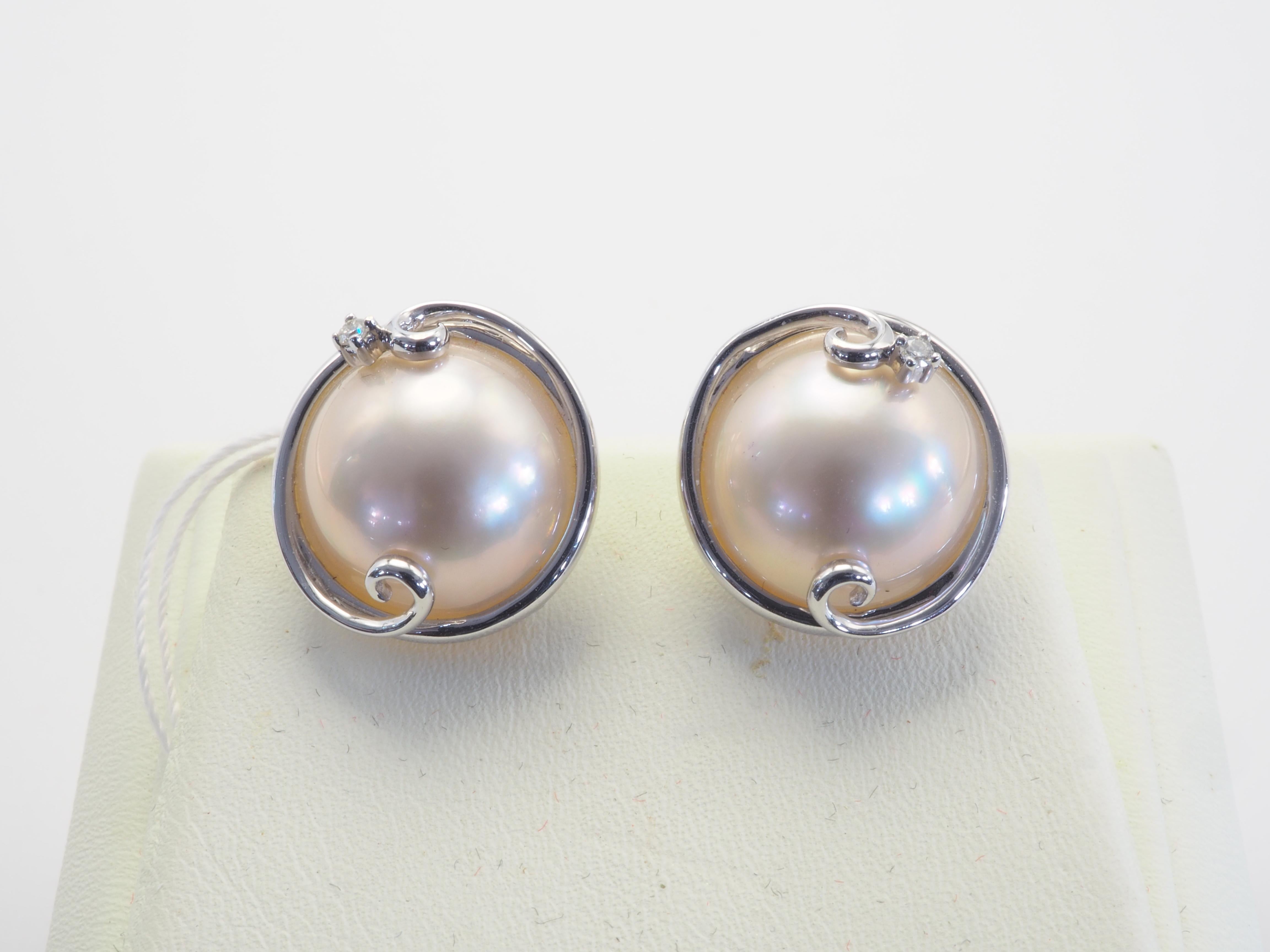 Fine Mabe pearl earring for all genders. No blemishes on the wonderful pearls and cut very nicely. It has white color with nice luster. It has been preserved so well and is like new. The metal work is overlapping the pearls and set with brilliant