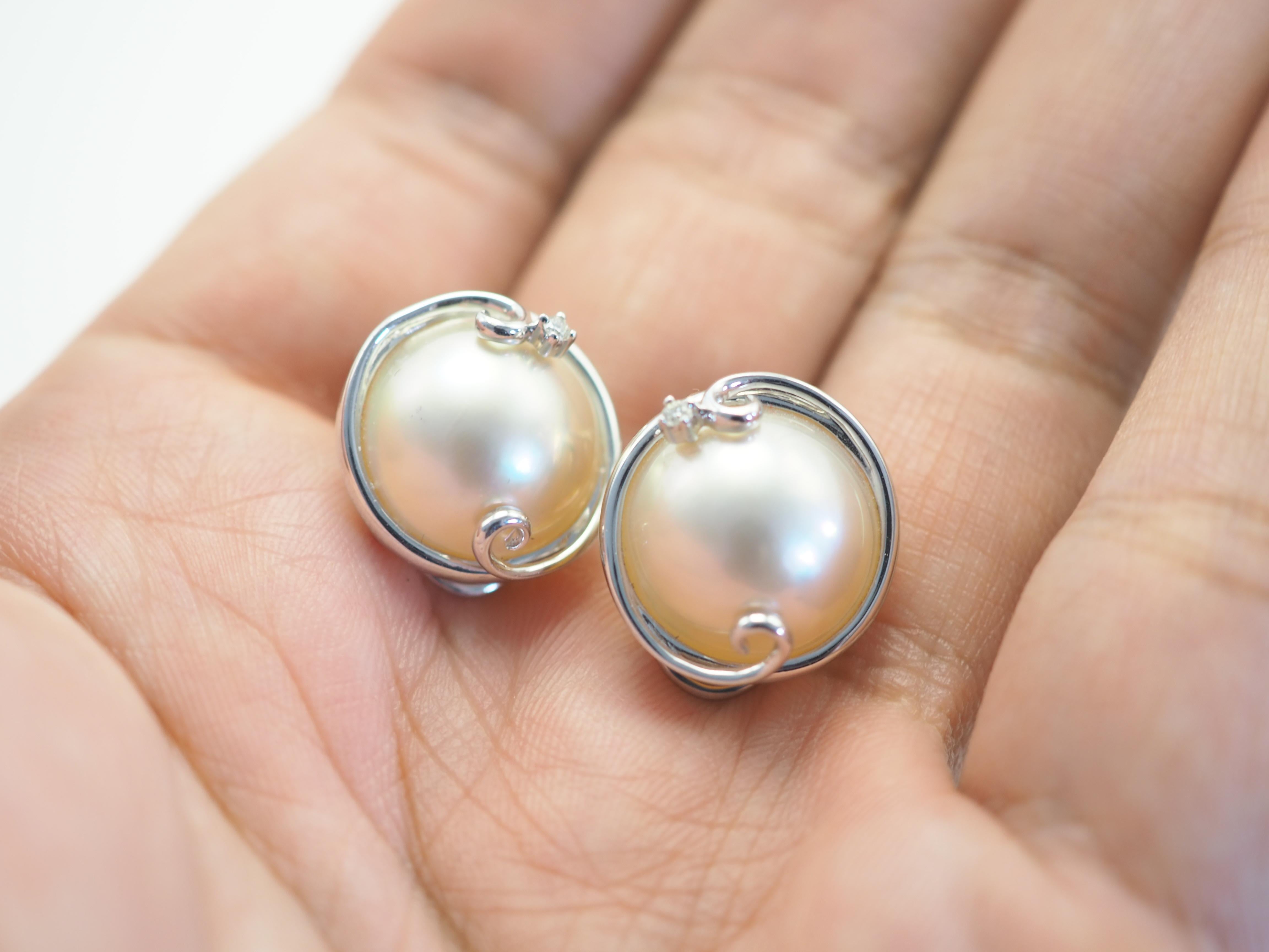 Women's or Men's 14K White Gold 14mm Vanilla Mabe Pearl & 0.06ct Diamond Latch-Back Earrings For Sale