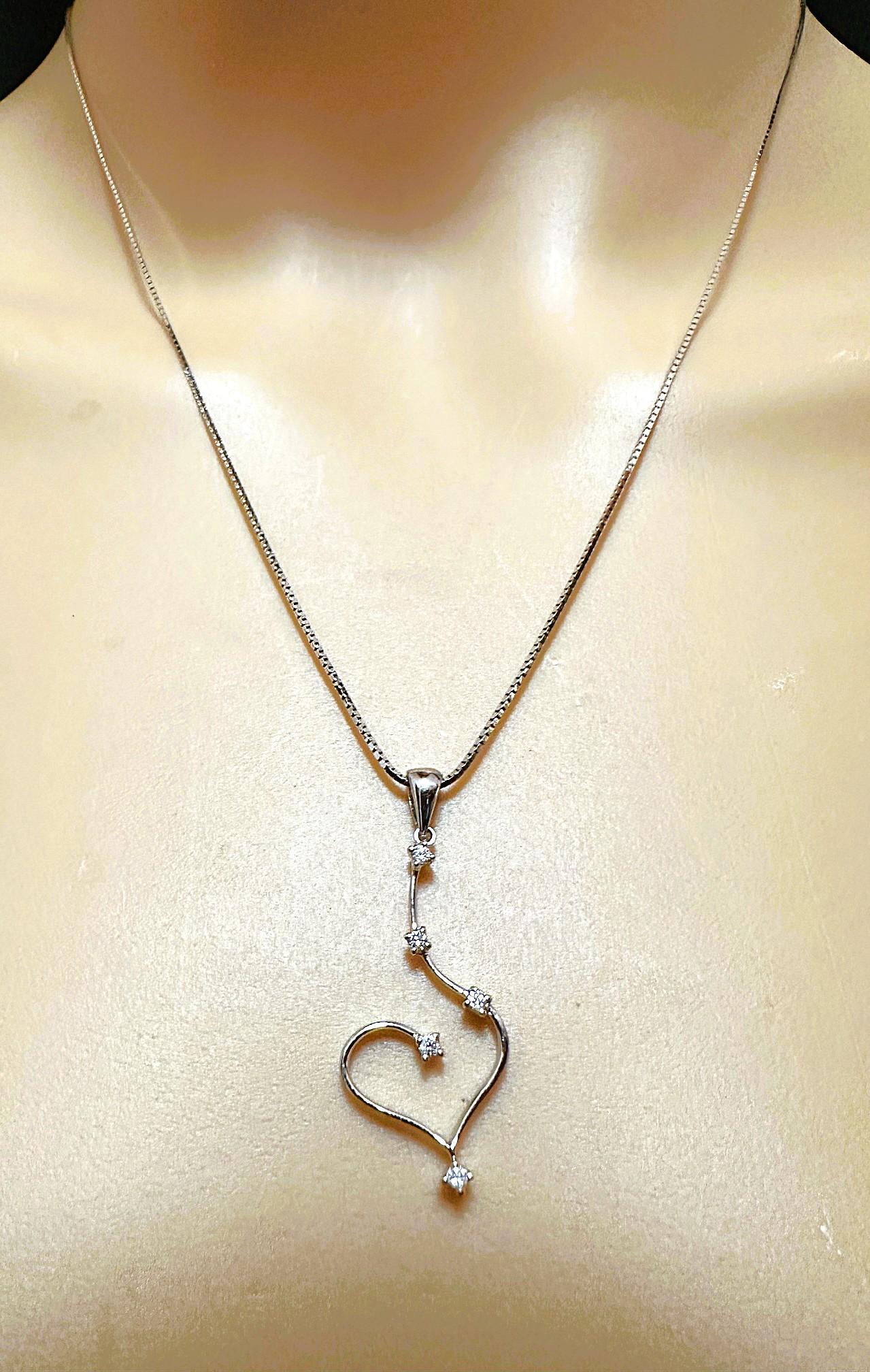 14k Weißgold .15 Karat Diamant-Herz-Anhänger-Halskette auf 18