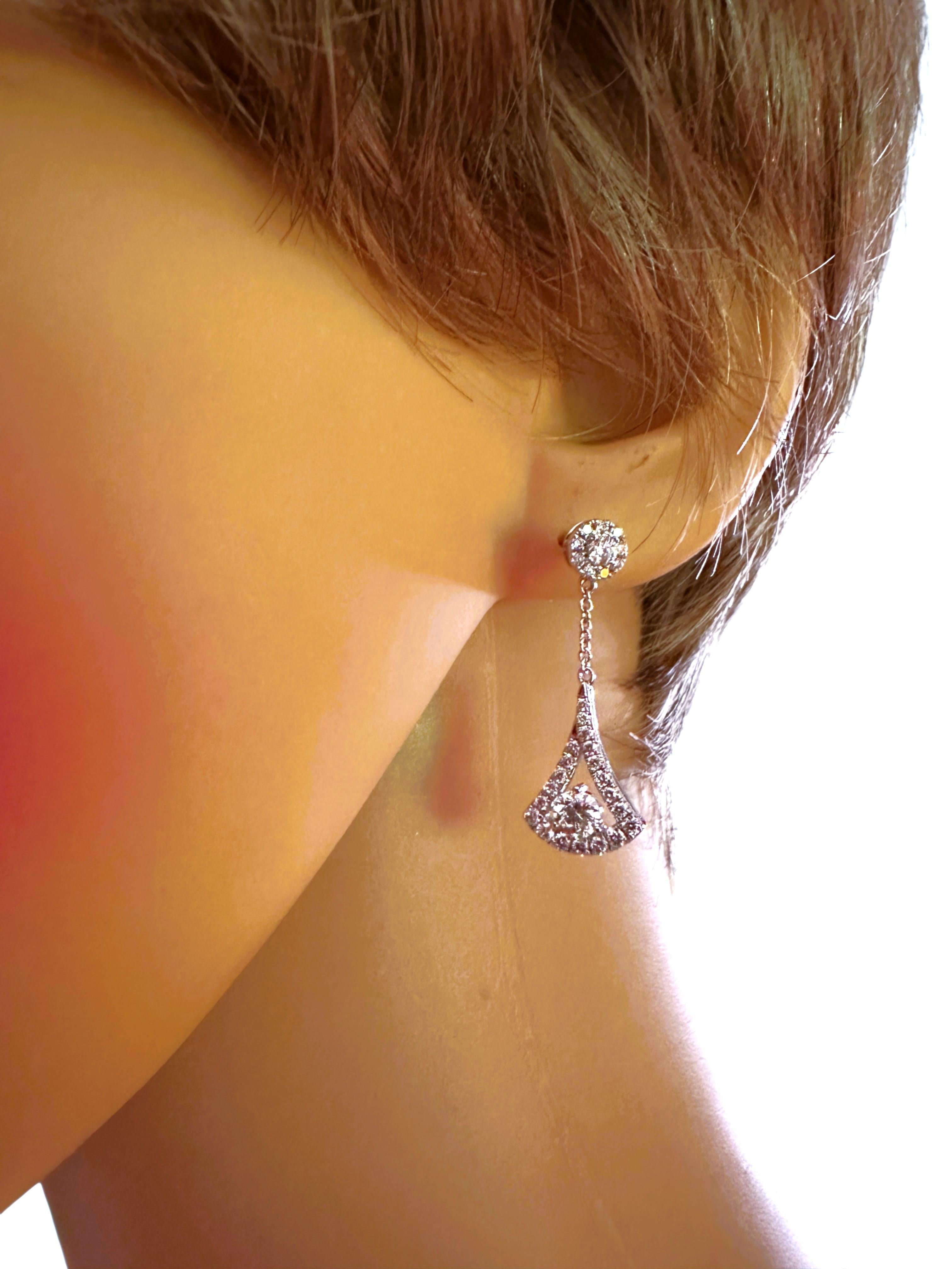 Art déco Boucles d'oreilles pendantes en or blanc 14K avec 1.50 carat de diamant w Appraisal en vente