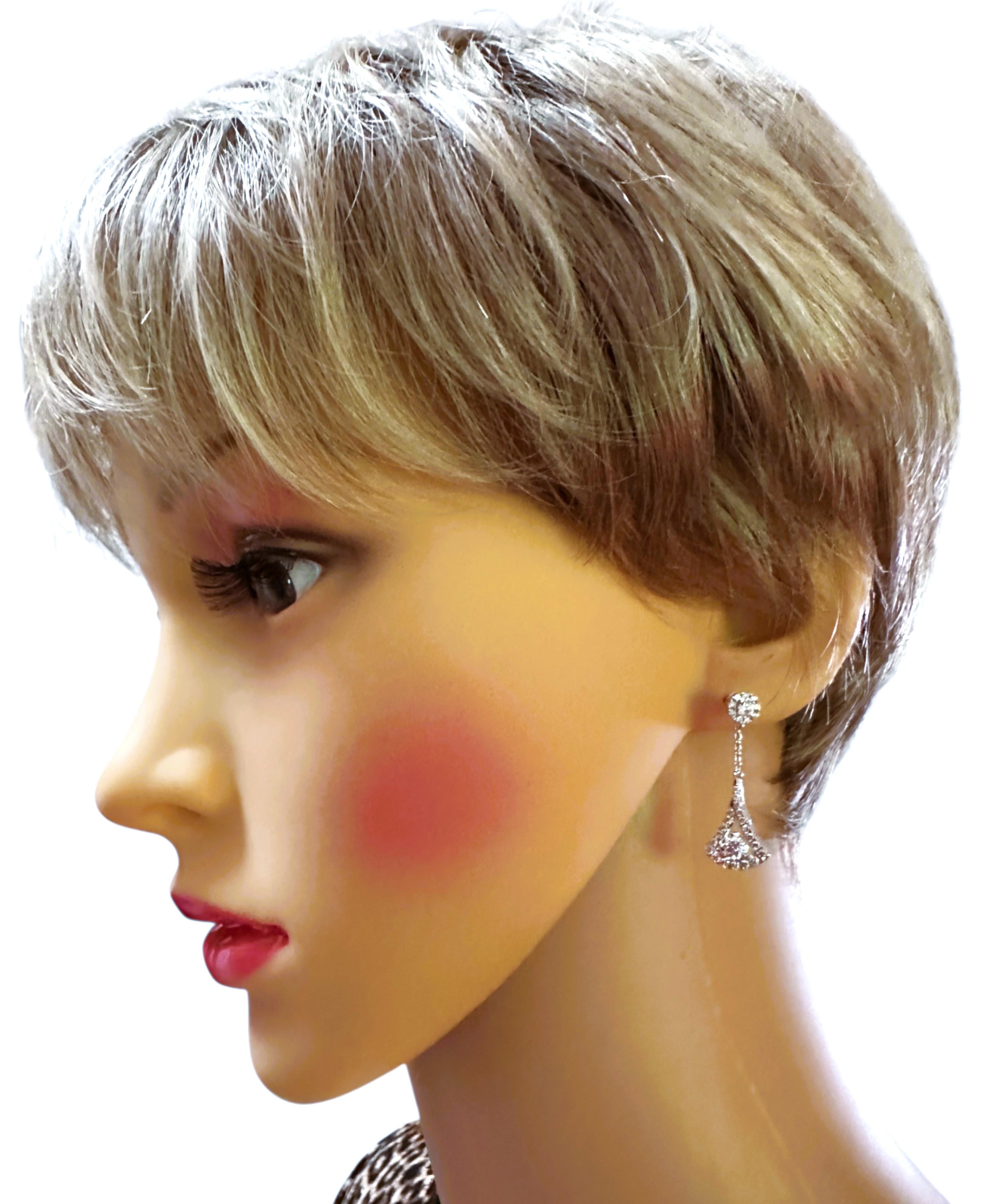 Taille brillant Boucles d'oreilles pendantes en or blanc 14K avec 1.50 carat de diamant w Appraisal en vente