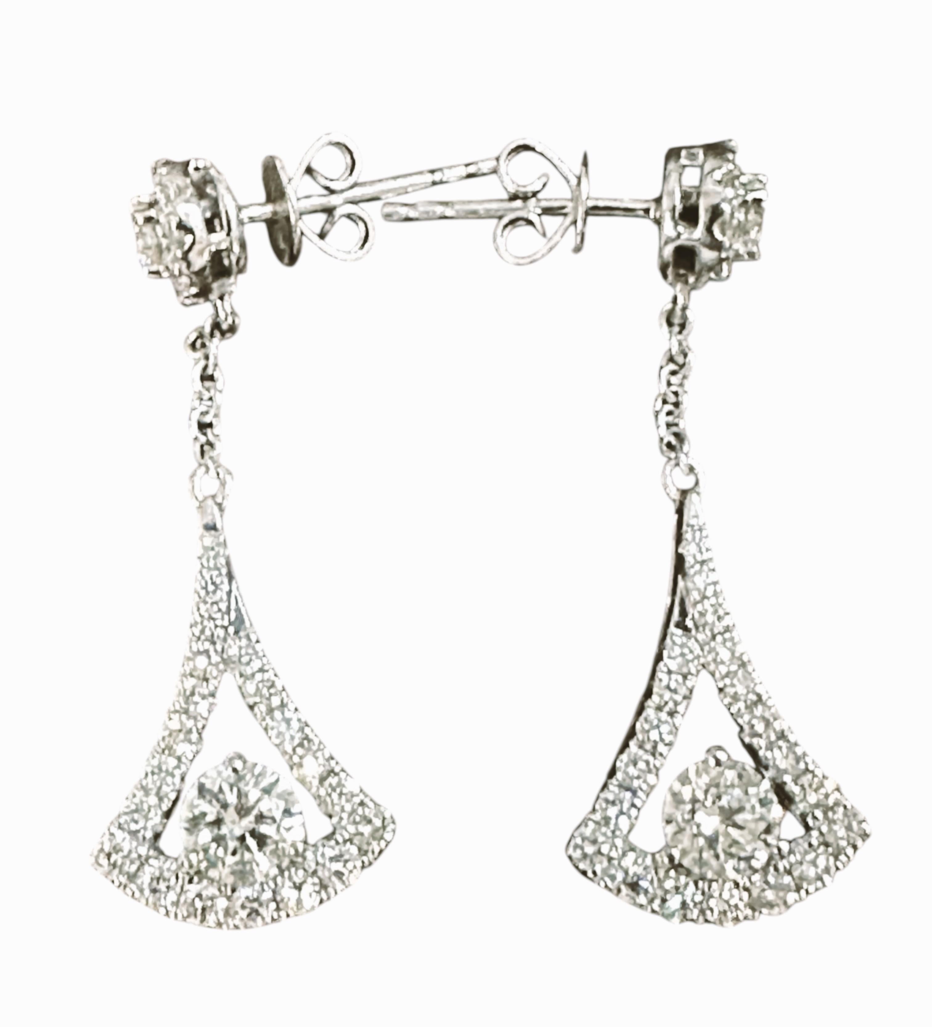 Boucles d'oreilles pendantes en or blanc 14K avec 1.50 carat de diamant w Appraisal Pour femmes en vente