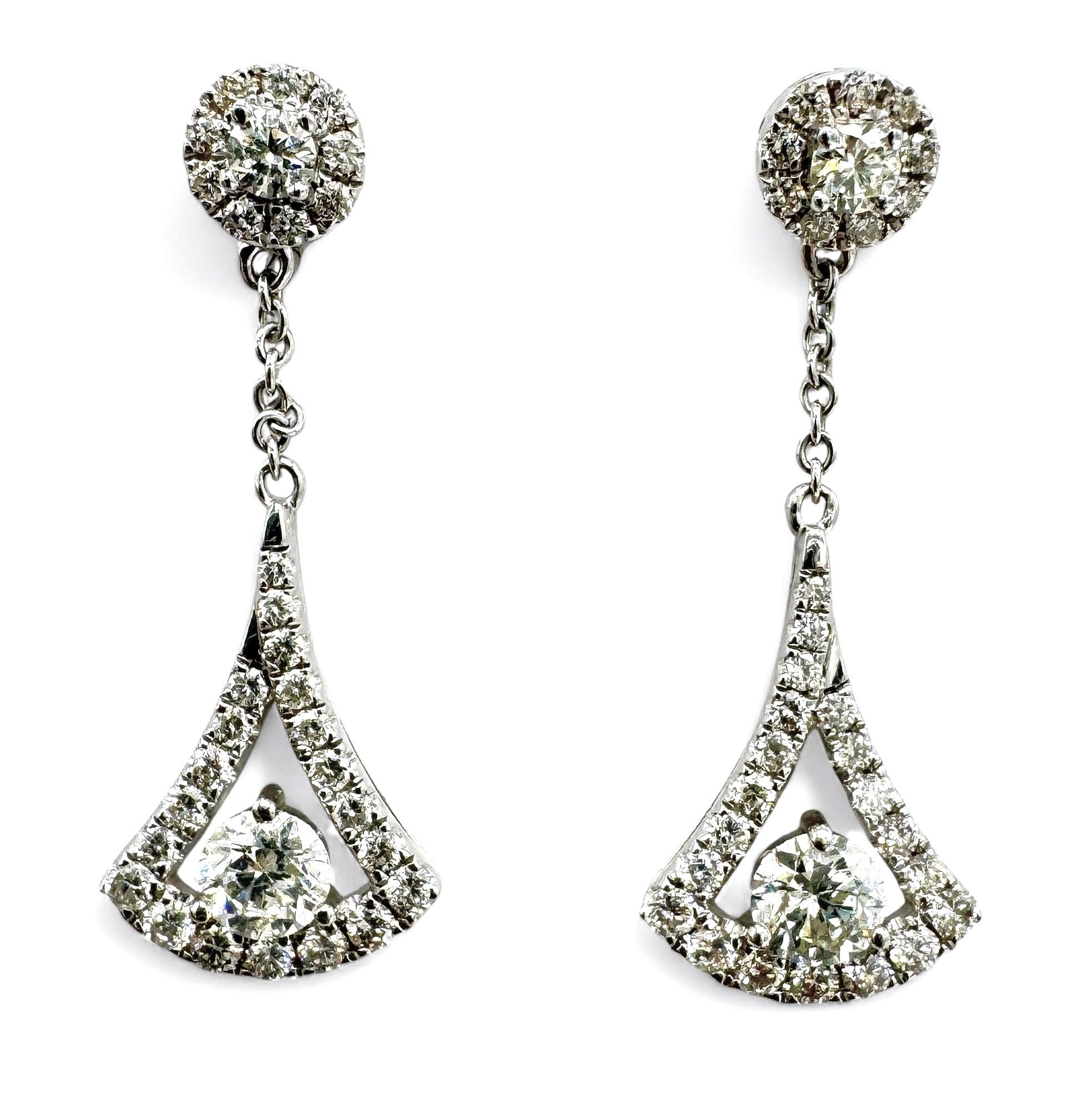 Boucles d'oreilles pendantes en or blanc 14K avec 1.50 carat de diamant w Appraisal en vente 1