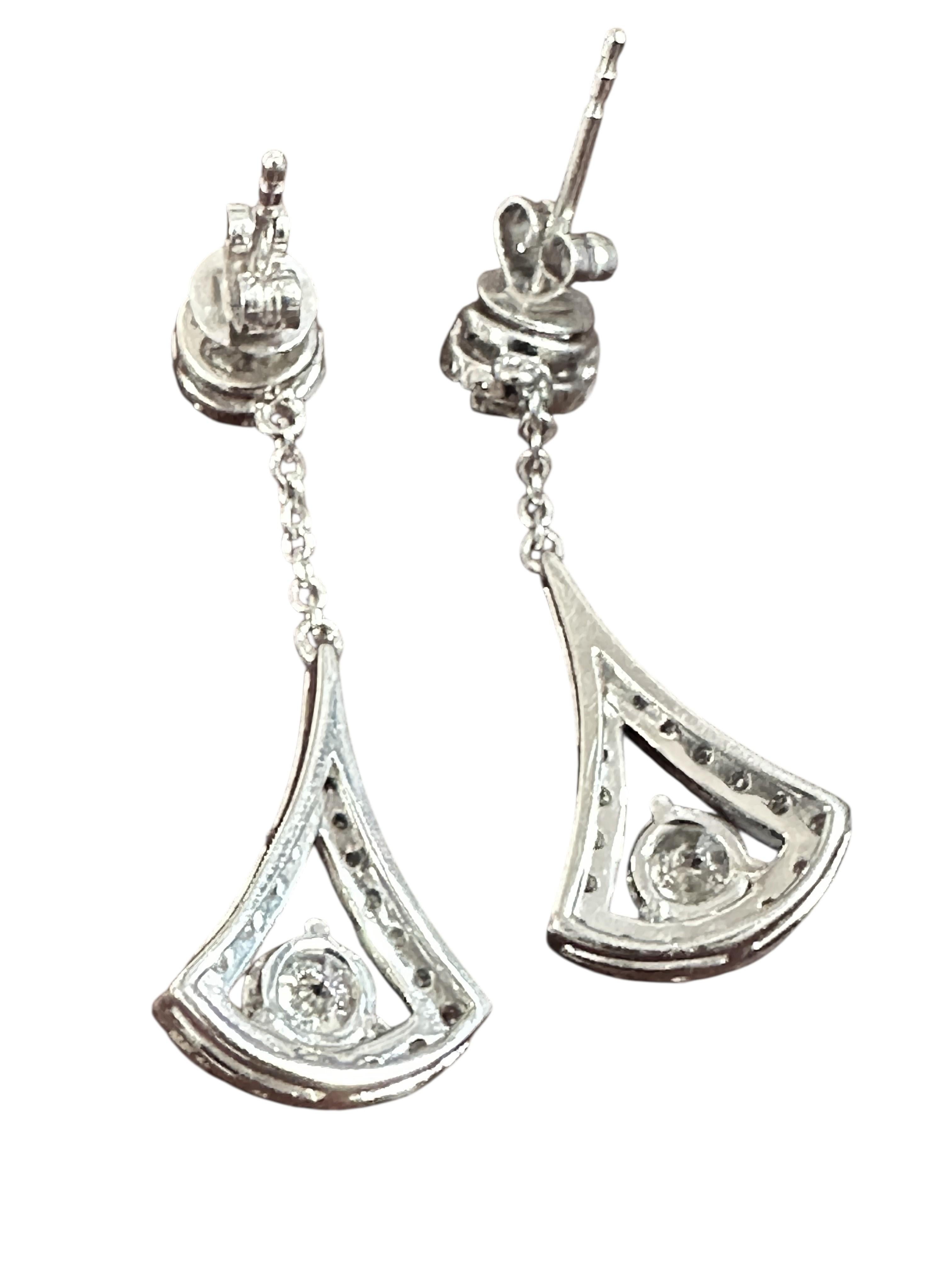 Boucles d'oreilles pendantes en or blanc 14K avec 1.50 carat de diamant w Appraisal en vente 3