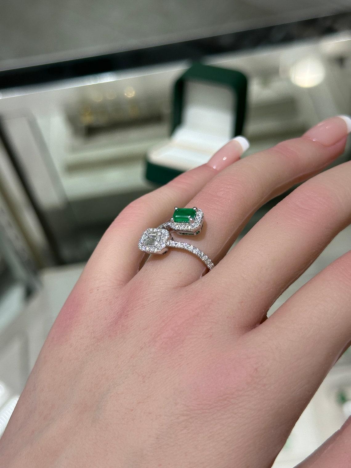 14K White Gold 1.51tcw Emerald Cut Emerald & Diamond Toi et Moi Bypass Ring In New Condition For Sale In Jupiter, FL
