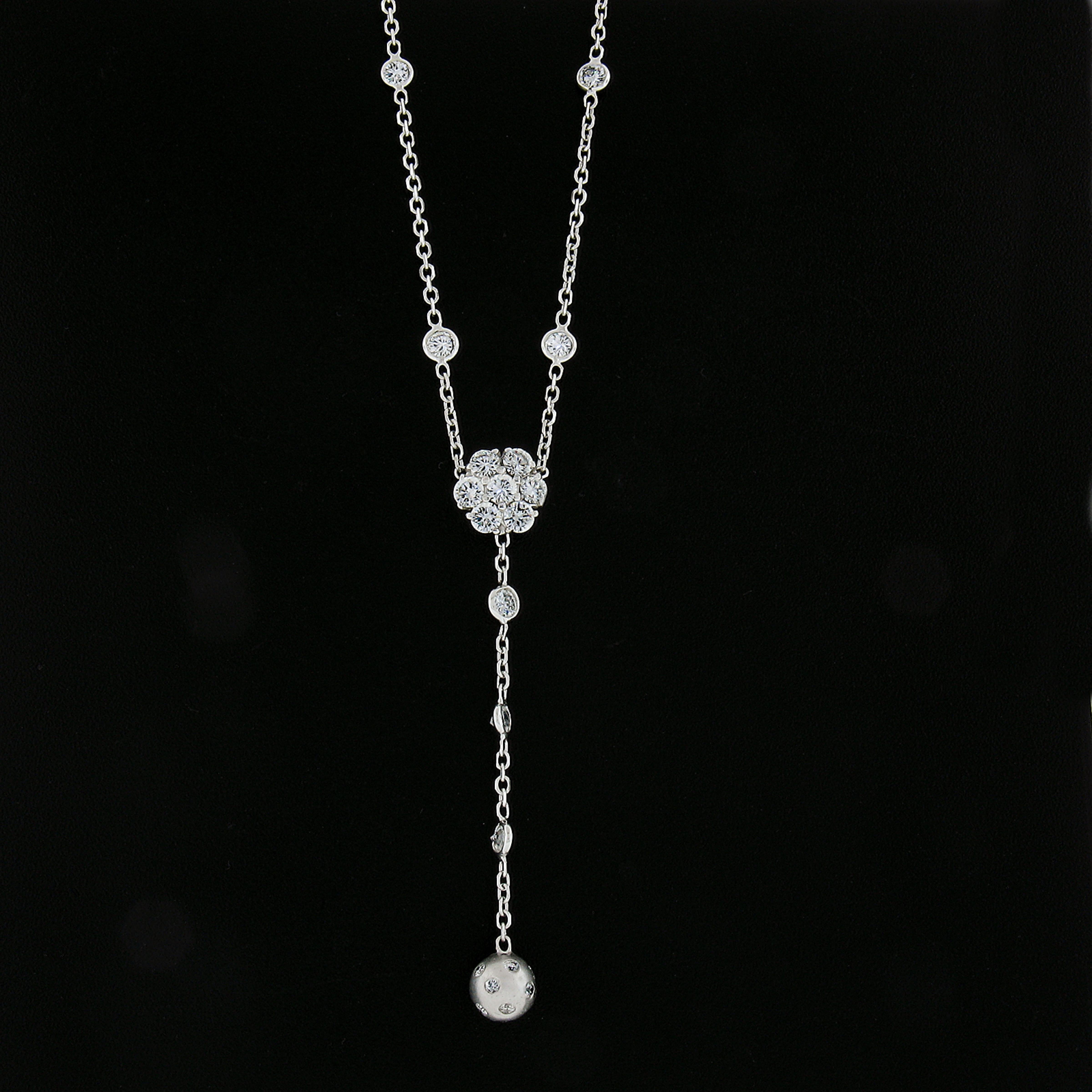Collar de cadena de oro blanco de 14 quilates de 1,60 quilates de diamantes en racimo con gota de bola por metro Corte redondo en venta