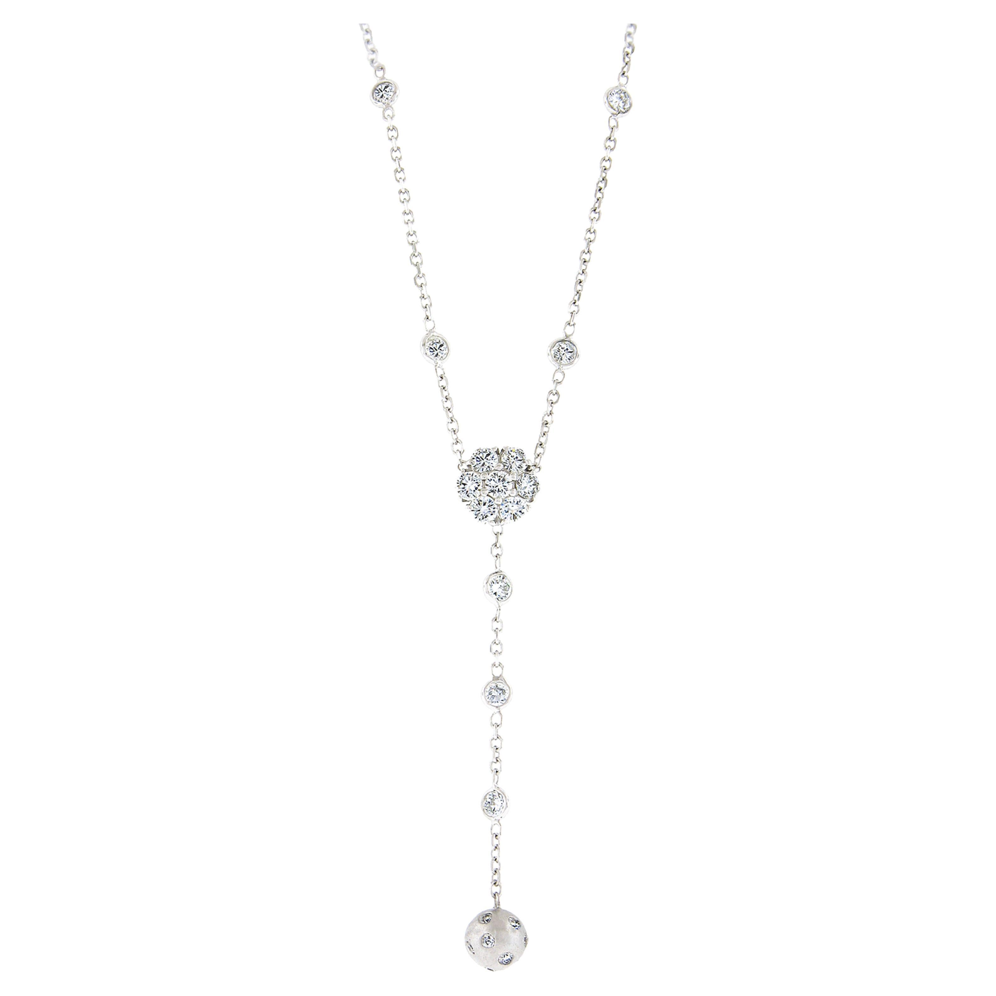 Collar de cadena de oro blanco de 14 quilates de 1,60 quilates de diamantes en racimo con gota de bola por metro en venta
