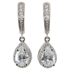 Boucles d'oreilles pendantes en or blanc 14 carats 1,64ctw Gia en forme de poire, avec halo de diamants
