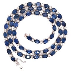 Or blanc 14 carats 16,56 g/ Saphir bleu de Ceylan 30 carats/Diamant 1,19 carat