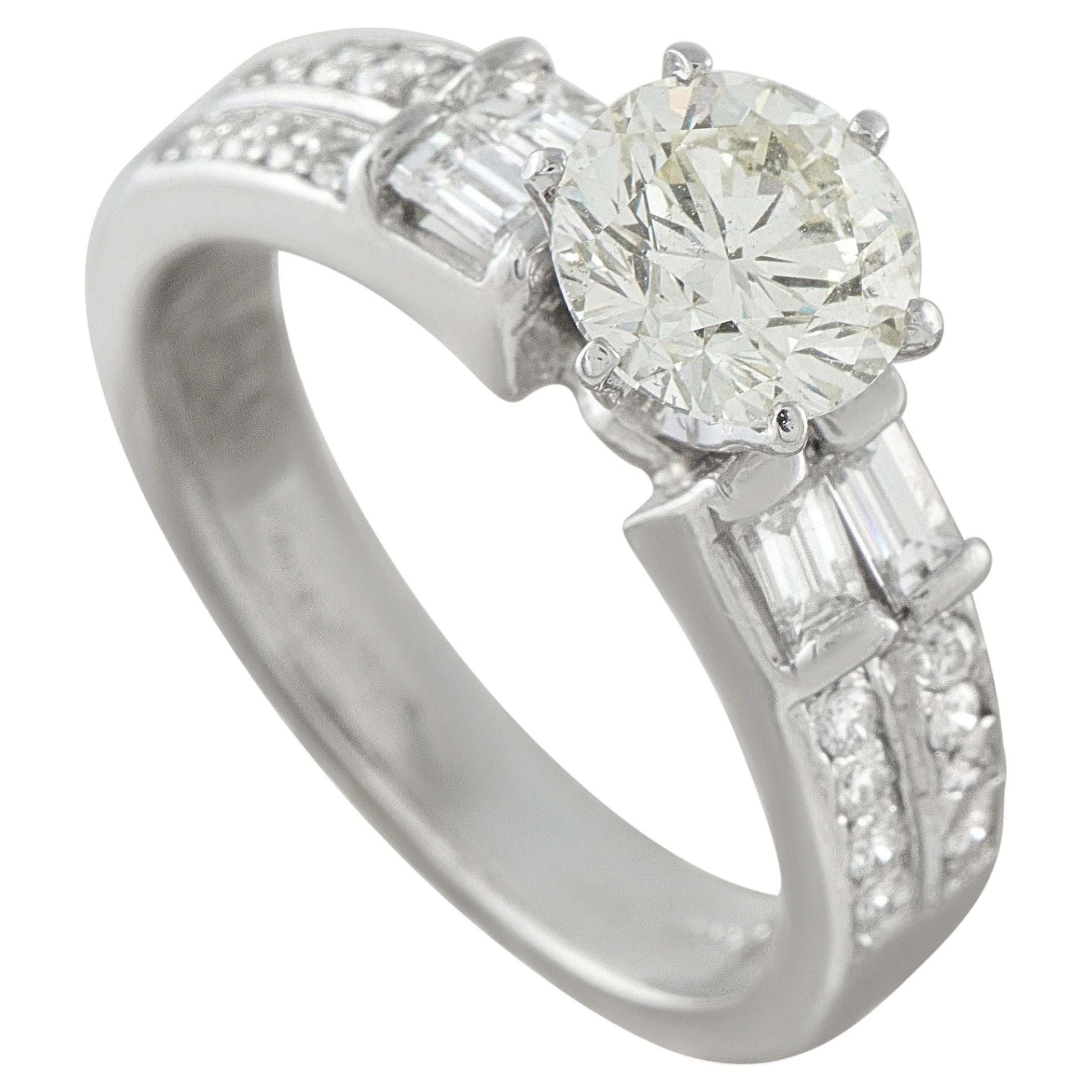 Bague en or blanc 14 carats sertie d'un diamant de 1,65 ct MF26-070126