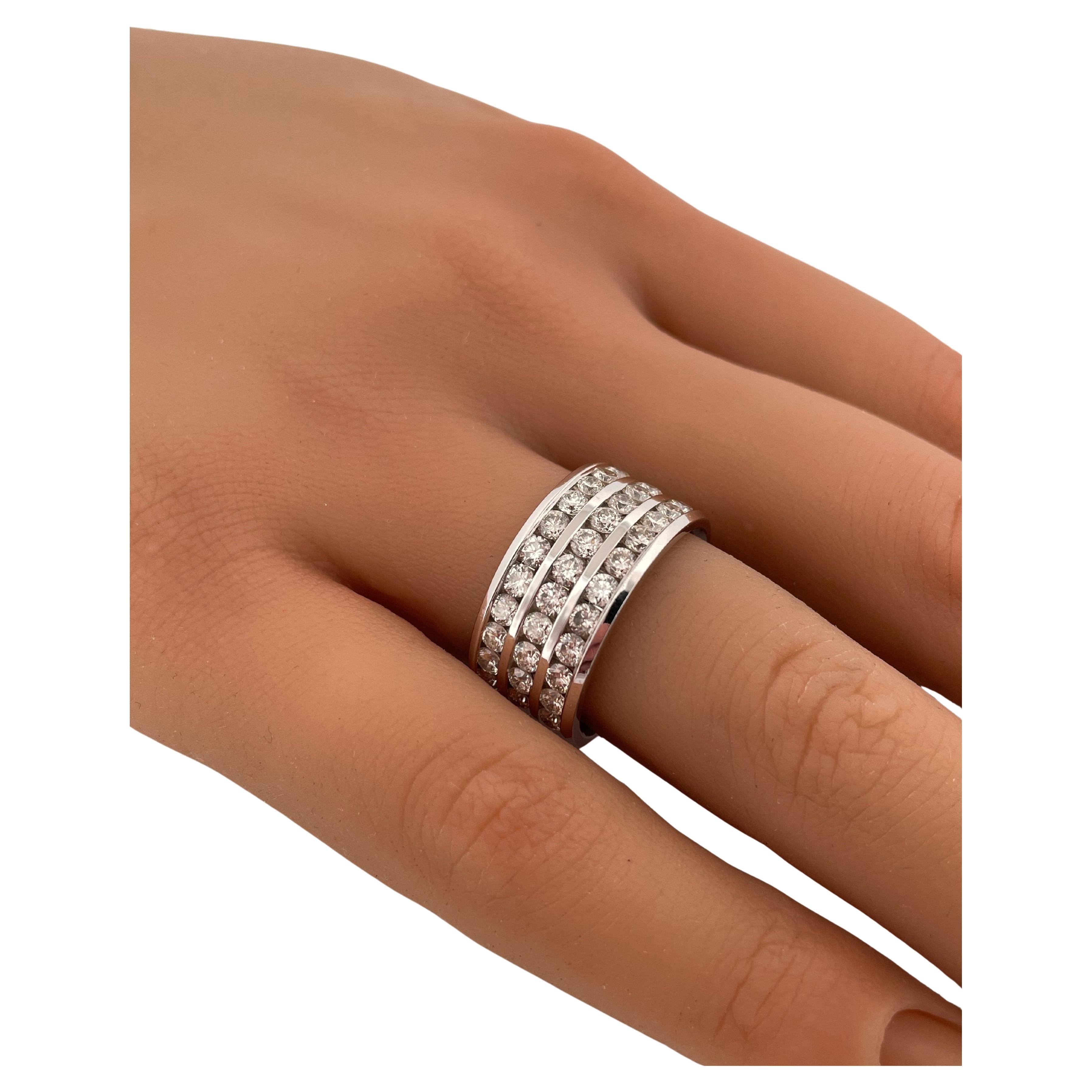 Femenino o masculino Anillo de diamantes de oro blanco de 14 quilates 1,65 ctw I-J SI1-SI2 en venta