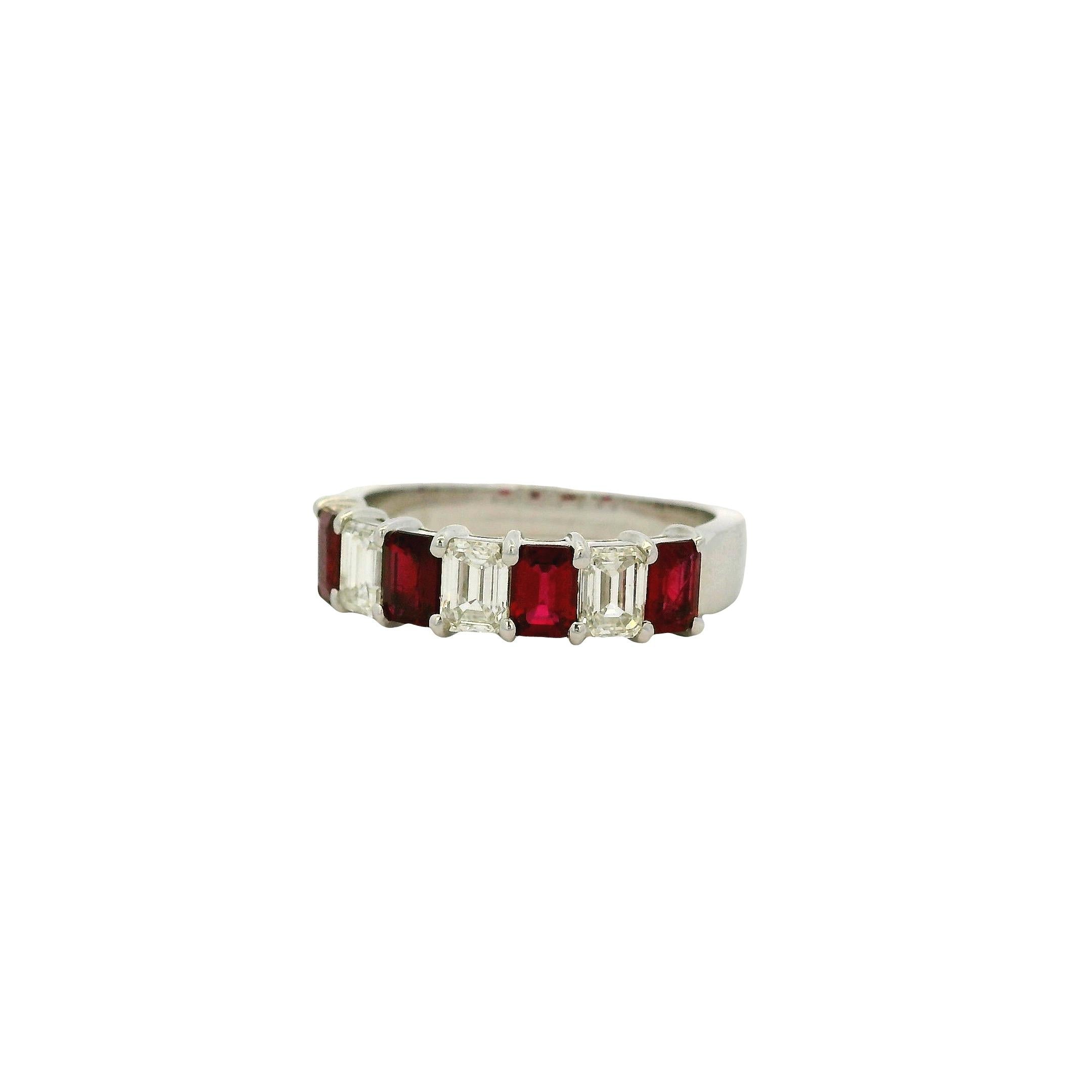 Bague en or blanc 14k 1,65ctw diamant naturel taille émeraude et rubis Neuf - En vente à Boca Raton, FL