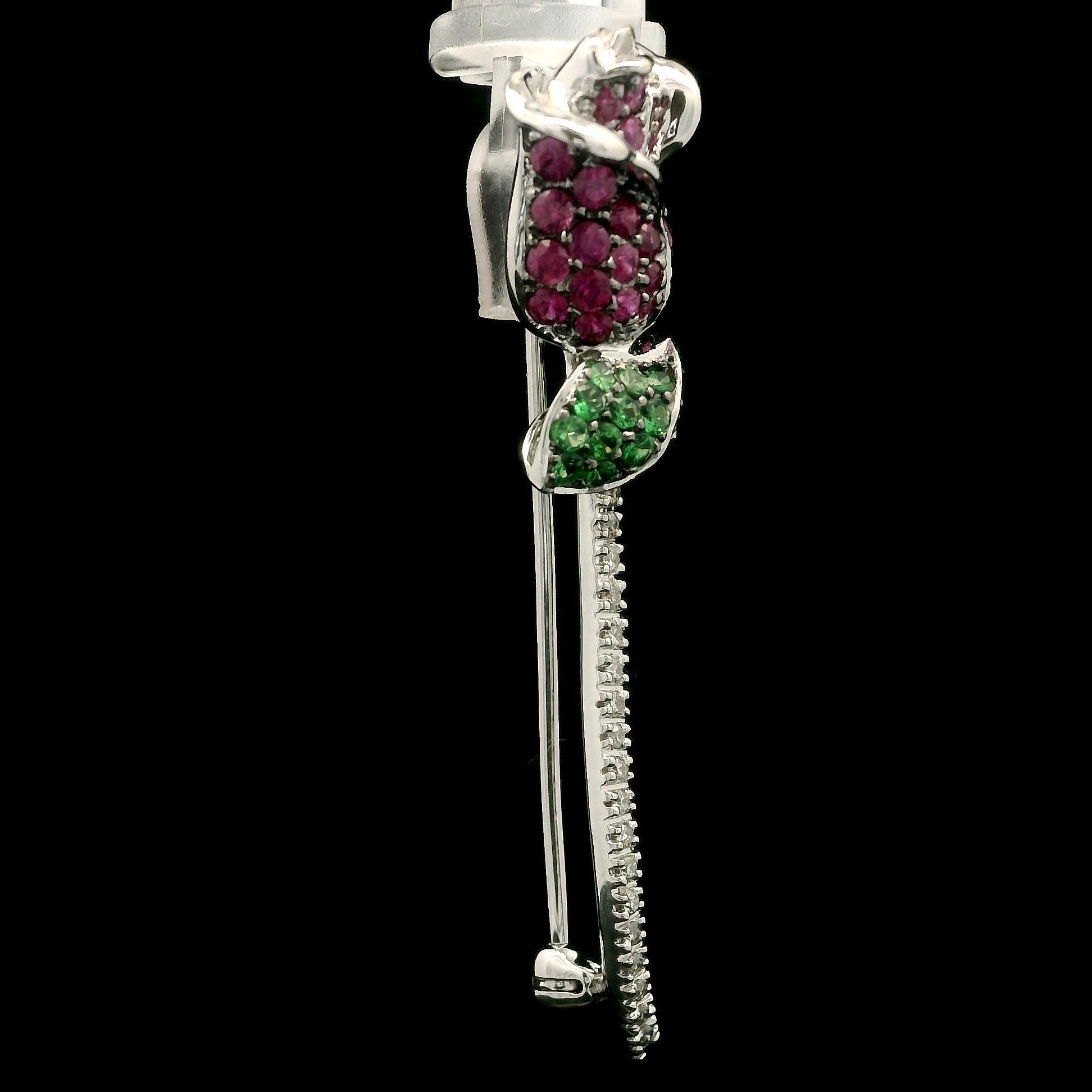 Broche feuille de fleur rose en or blanc 14 carats, rubis, tsavorite et diamants 1,65 carat en vente 4