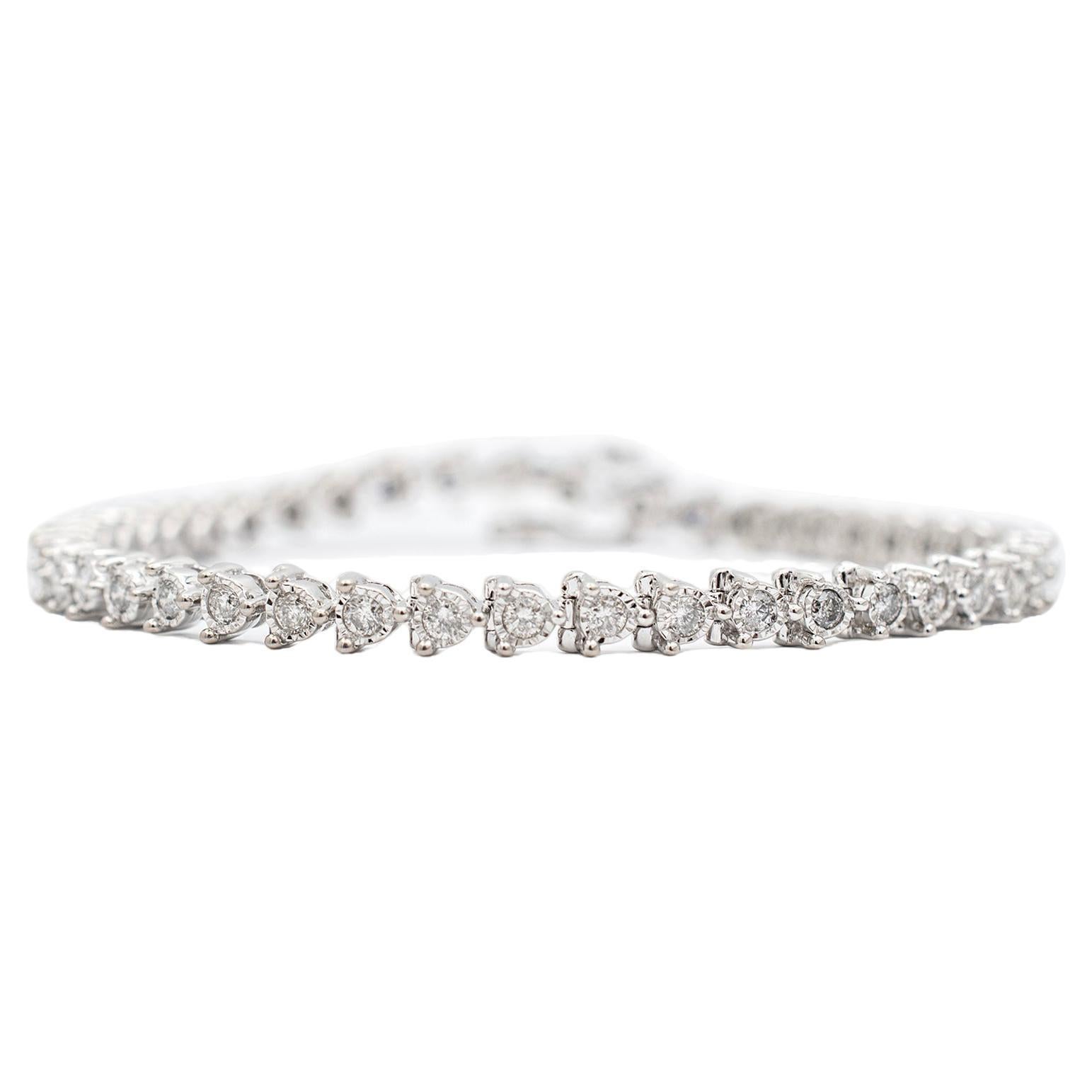 14K White Gold 1.71ct Diamond Tennis Bracelet For Sale