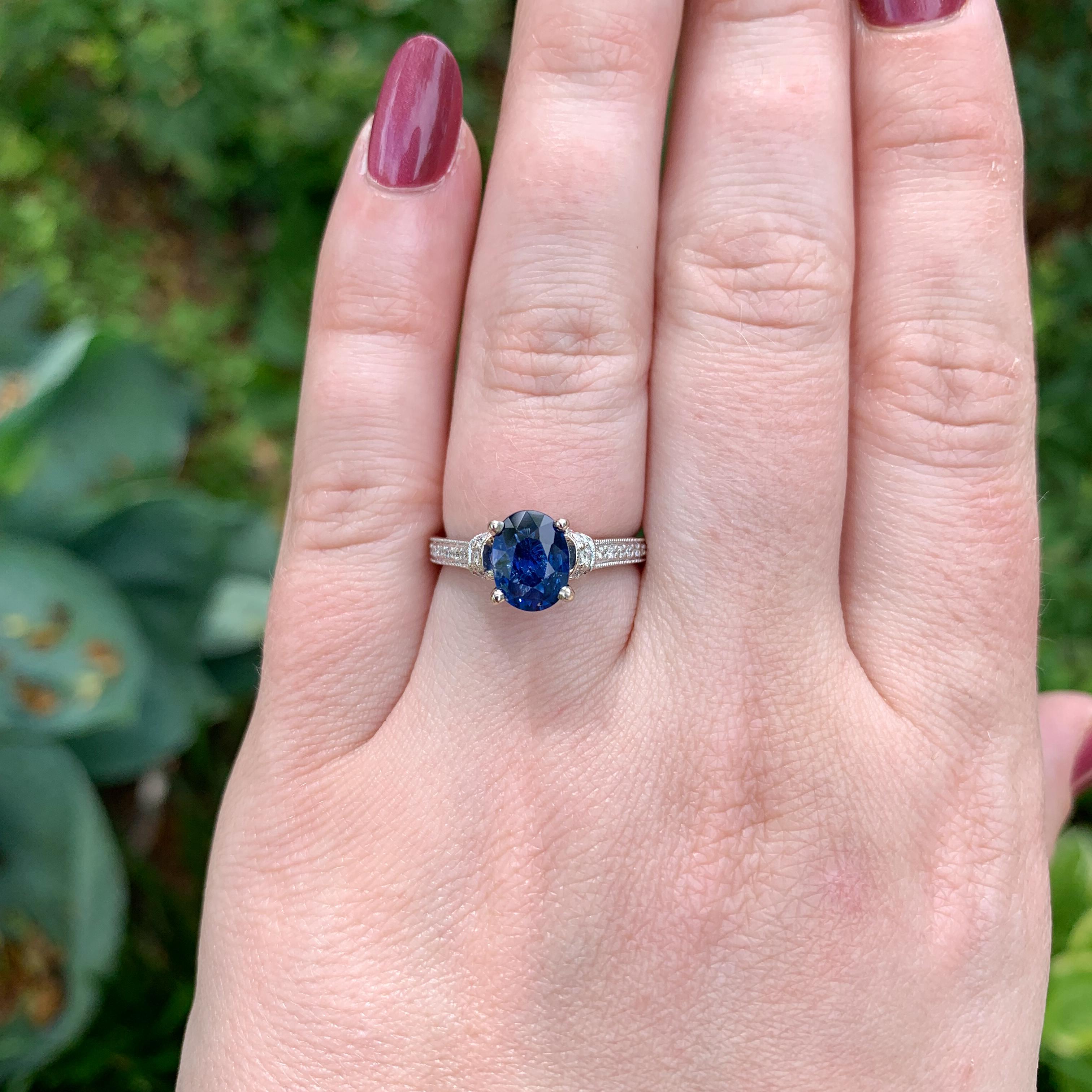 Anillo de oro blanco de 14 quilates con zafiro azul y diamantes de 1,74 quilates talla 6,25 en venta 2