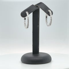 Créoles en or blanc 14 carats avec diamants ronds de 1,78 carat à l'intérieur et à l'extérieur
