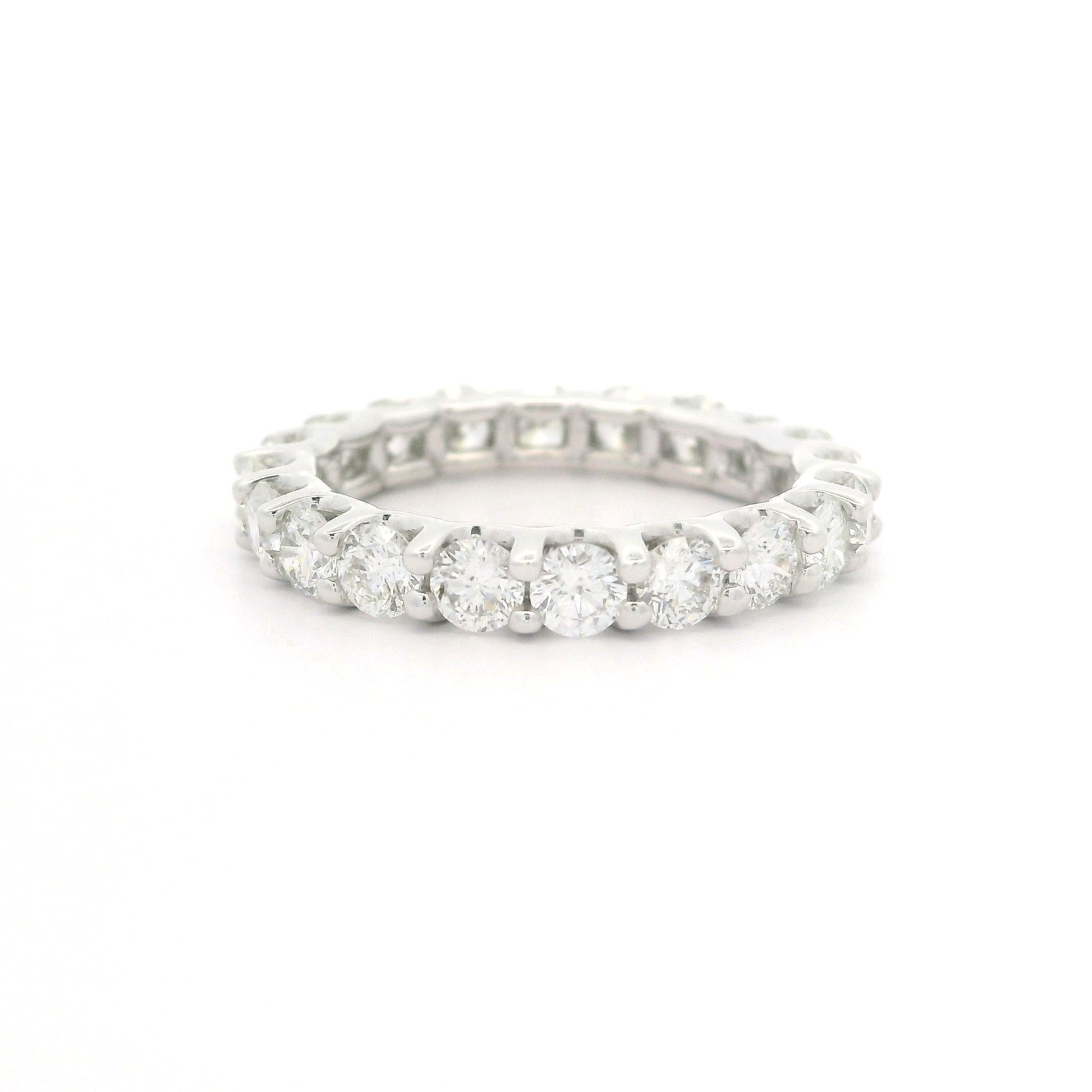 --Stone(s):--
(20) Natural Genuine Diamonds - Round Brilliant Cut - Shared Prong Set - G/H Color - SI1/SI2 Clarity
Total Carat Weight: 1.80 (approx.)

Material: Solid 14k White Gold
Weight: 2.57 Grams
Ring Size: 5.5 (Fitted on a finger. We can NOT