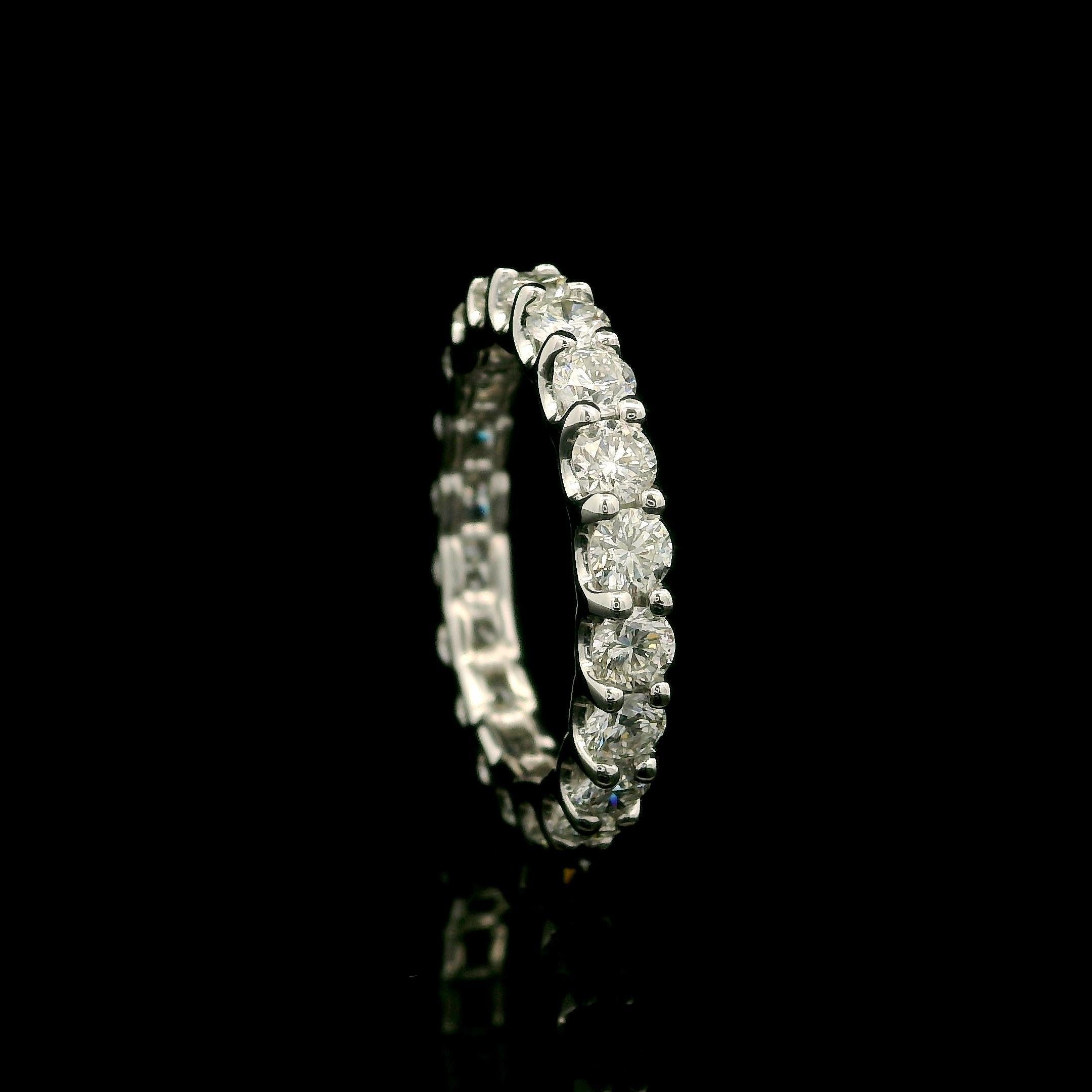 Women's 14k White Gold 1.80ctw Fiery Round Diamond Stack Eternity Band Ring sz 5.5 For Sale