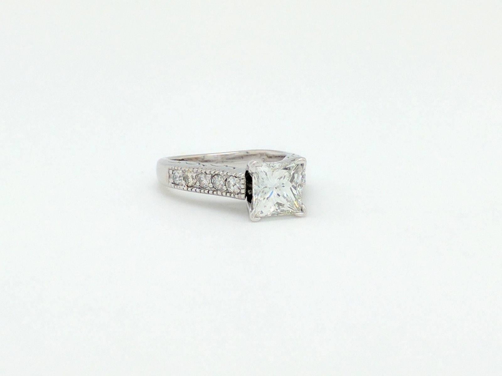 Contemporary 14 Karat White Gold 1.85 Carat Princess Cut Diamond Engagement Ring VS2/H