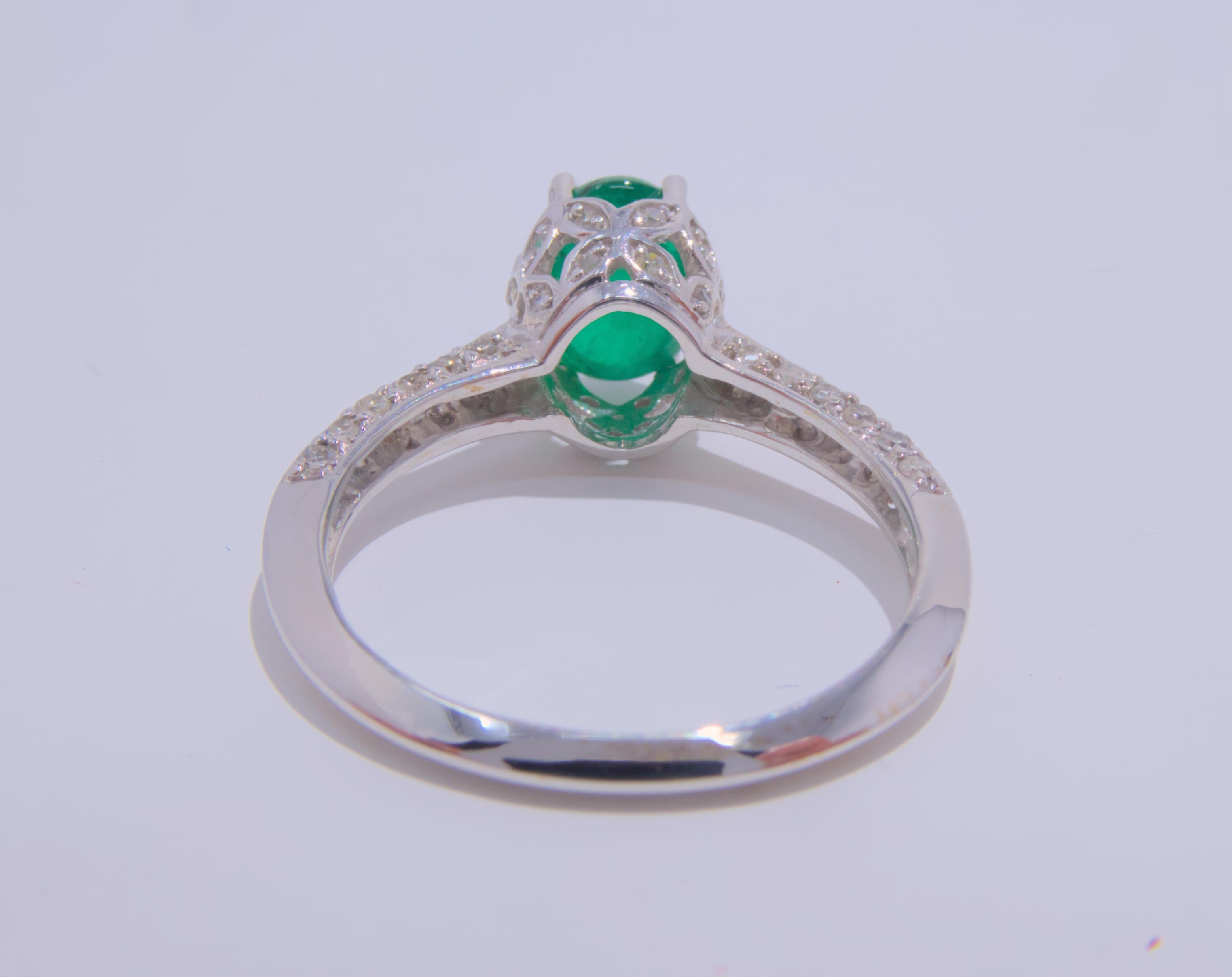 14K White Gold 1.90 Carat Cabochon Emerald and 0.70 Carat Diamond Ring In New Condition For Sale In Murrieta, CA