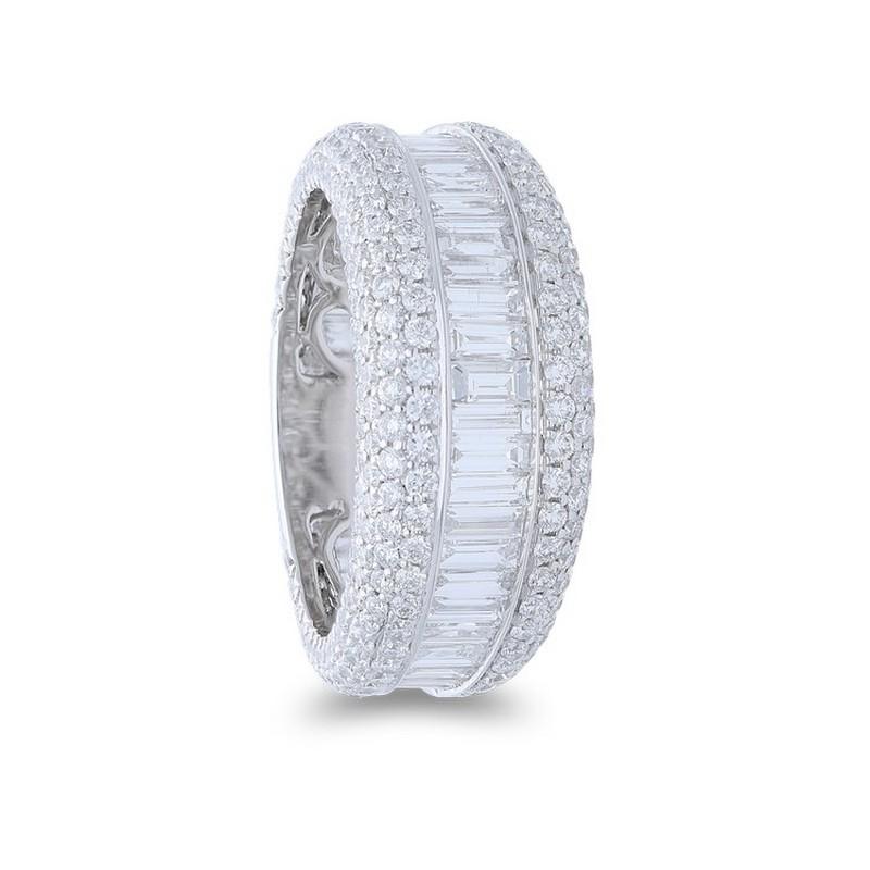 Round Cut 14K White Gold 1981 Classic Collection Ring with 3.6 Carat Diamonds For Sale