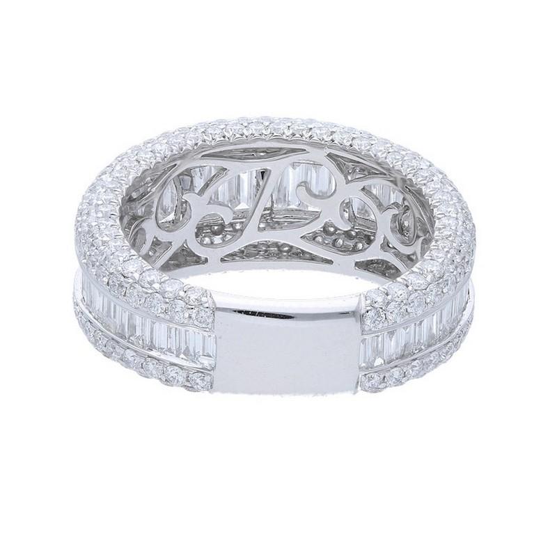 14K White Gold 1981 Classic Collection Ring with 3.6 Carat Diamonds In New Condition For Sale In New York, NY