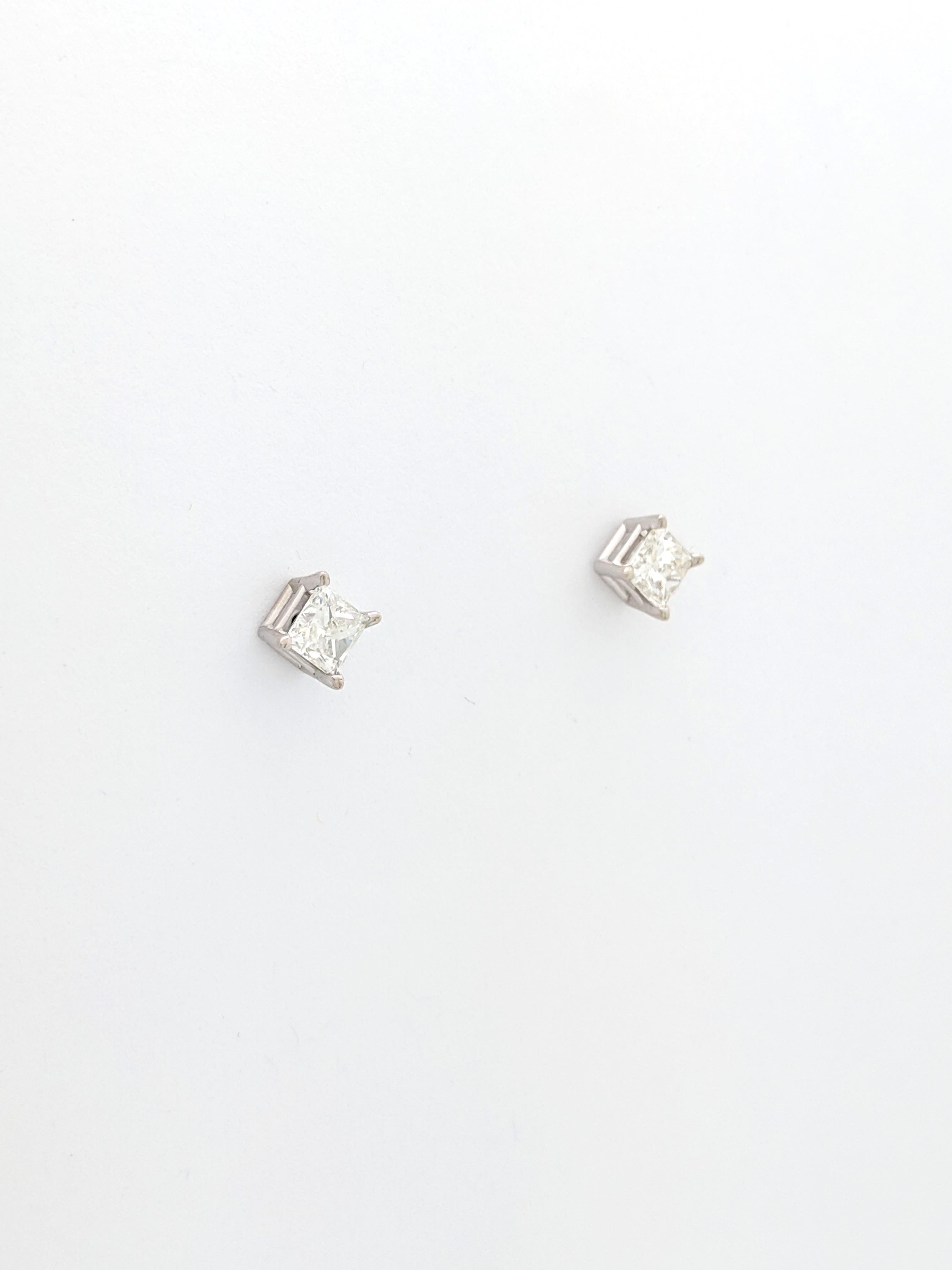 14 Karat White Gold 1 Carat Princess Cut Diamond Stud Screwback Earrings In Good Condition In Gainesville, FL