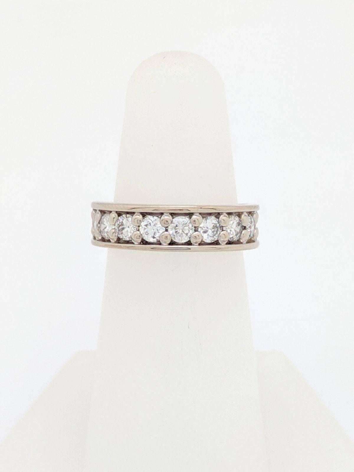 Contemporary 14 Karat White Gold 1 Carat Prong Set Diamond Wedding Band Ring For Sale
