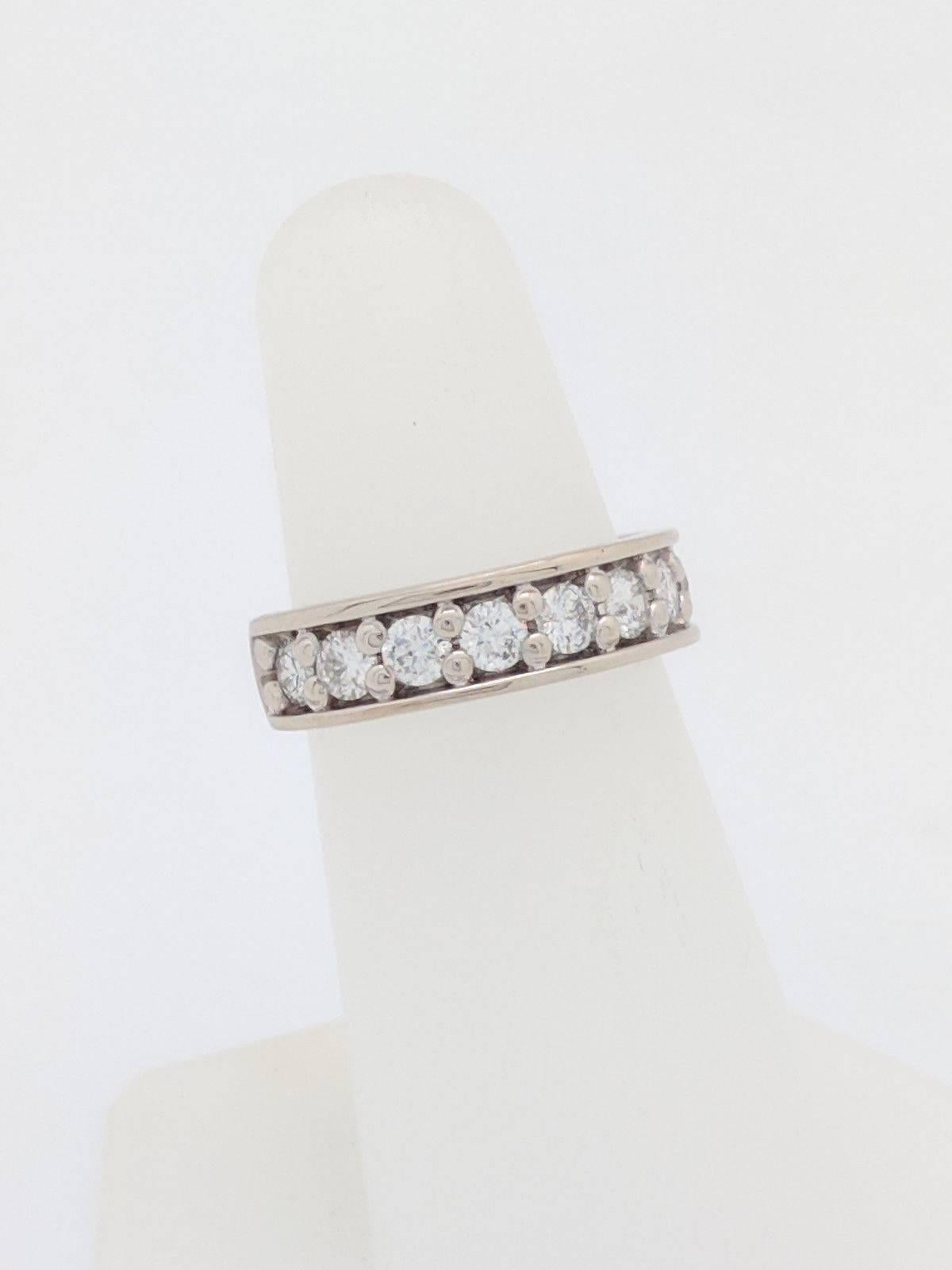 Round Cut 14 Karat White Gold 1 Carat Prong Set Diamond Wedding Band Ring For Sale
