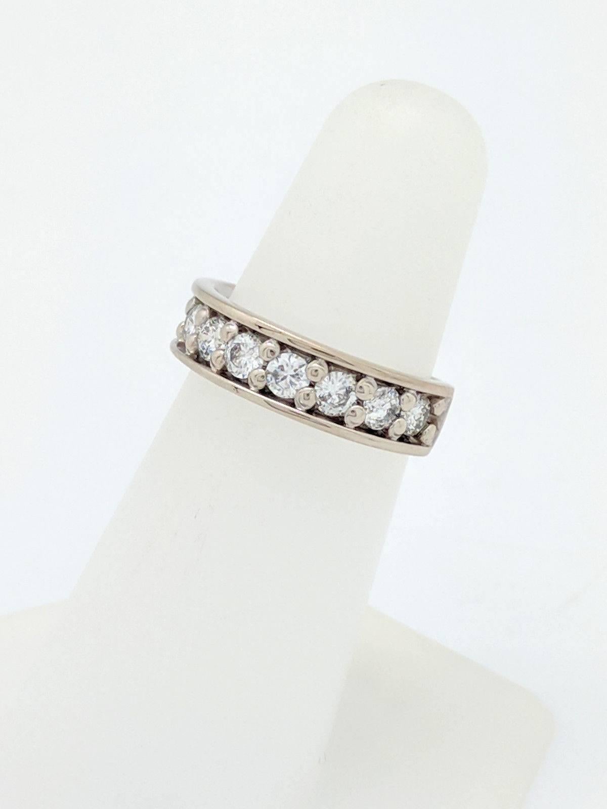 14 Karat White Gold 1 Carat Prong Set Diamond Wedding Band Ring In Excellent Condition For Sale In Gainesville, FL