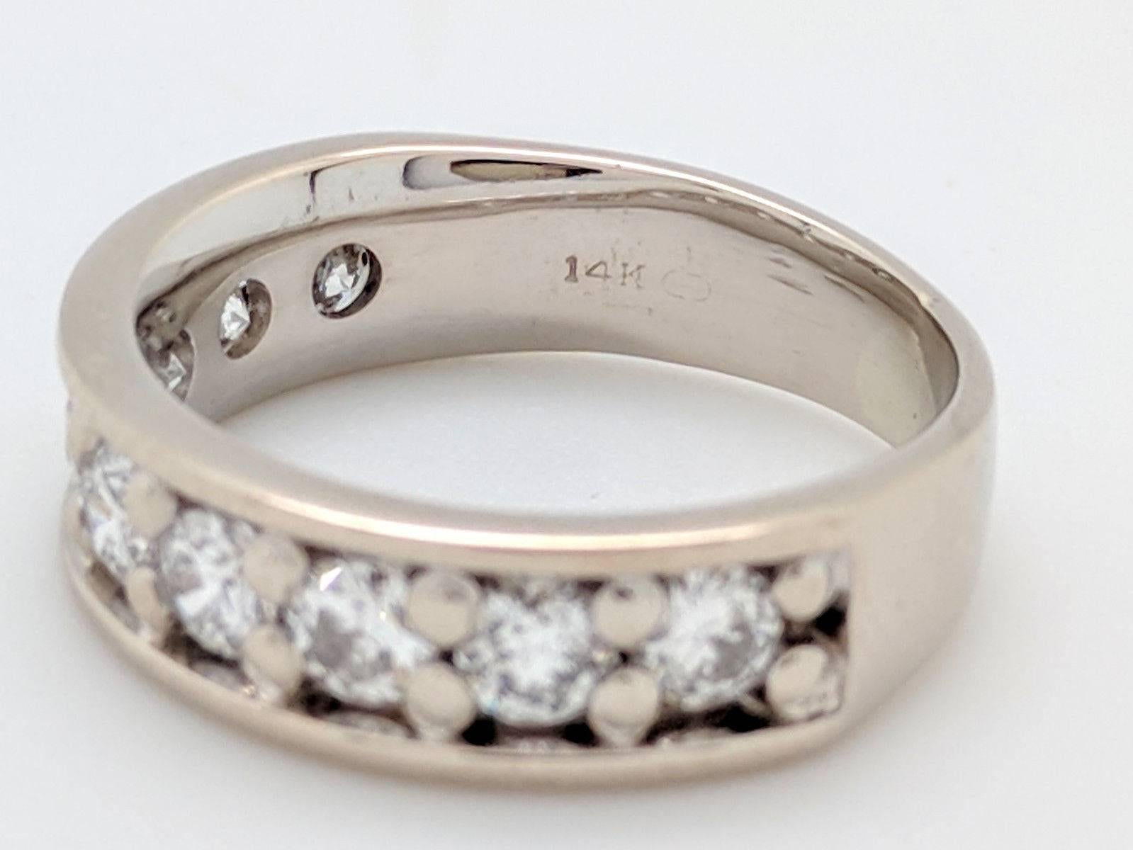14 Karat White Gold 1 Carat Prong Set Diamond Wedding Band Ring For Sale 3