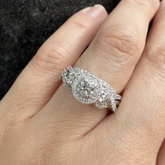 Verlobungsring- und Ehering-Set aus 14-karätigem Weißgold mit einem Twist-Diamant-Solitär (insgesamt 1 Karat)